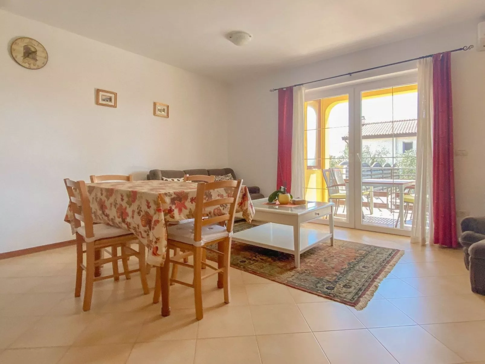 Villa "Chiara" mit privatem Pool-Inside