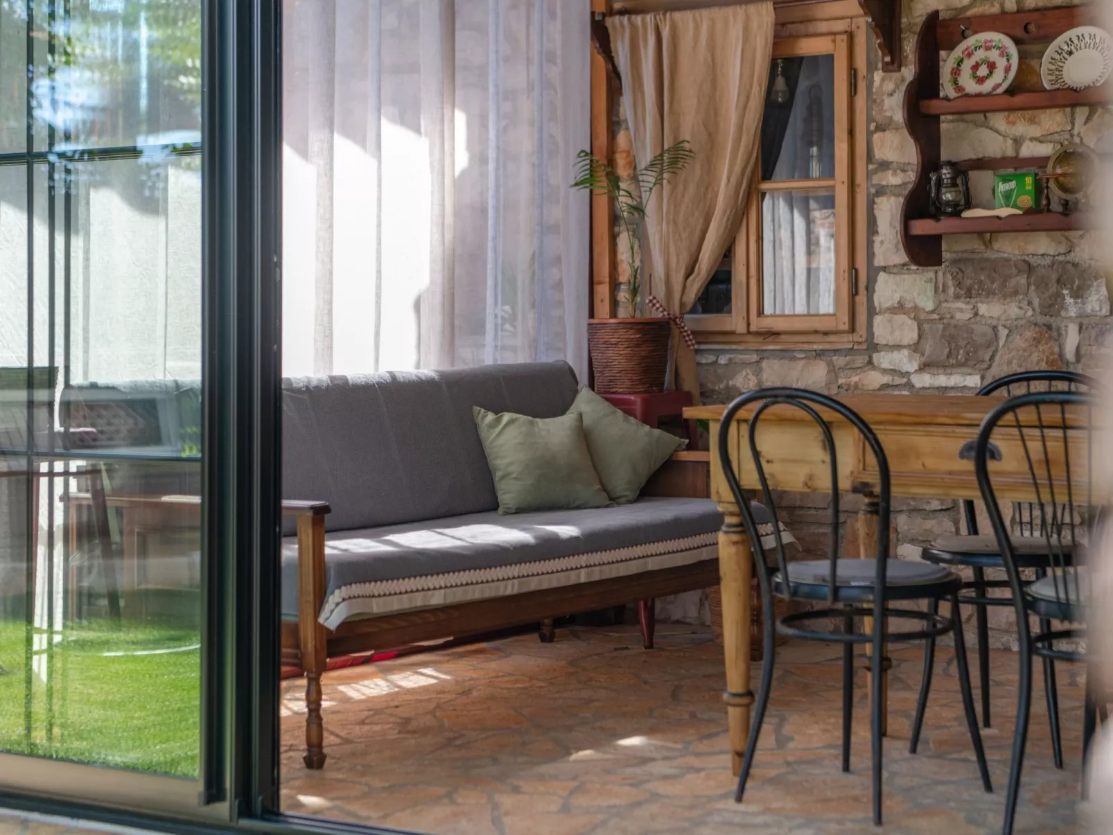 Rustic cozy house Pupy mit private pool und kino-Drinnen