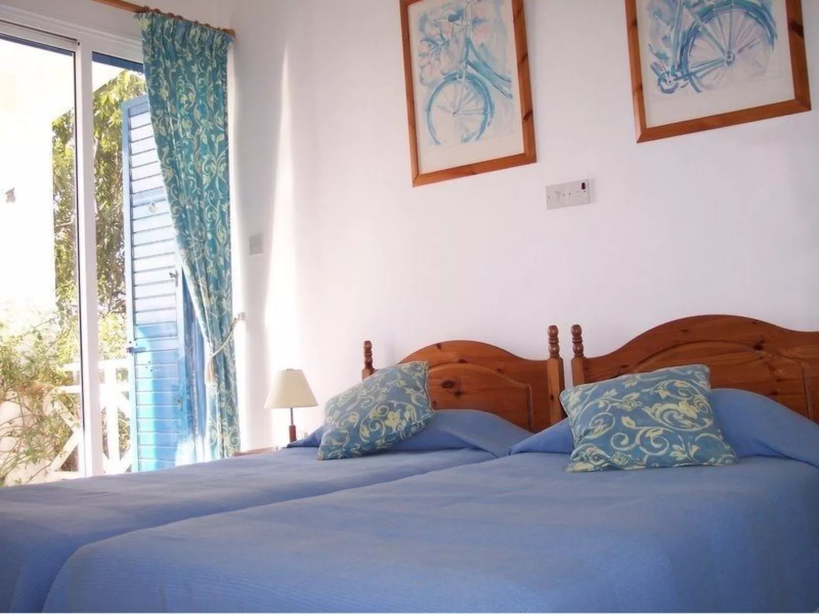 "Iptamena" mit Blick auf das Wasser-Inside