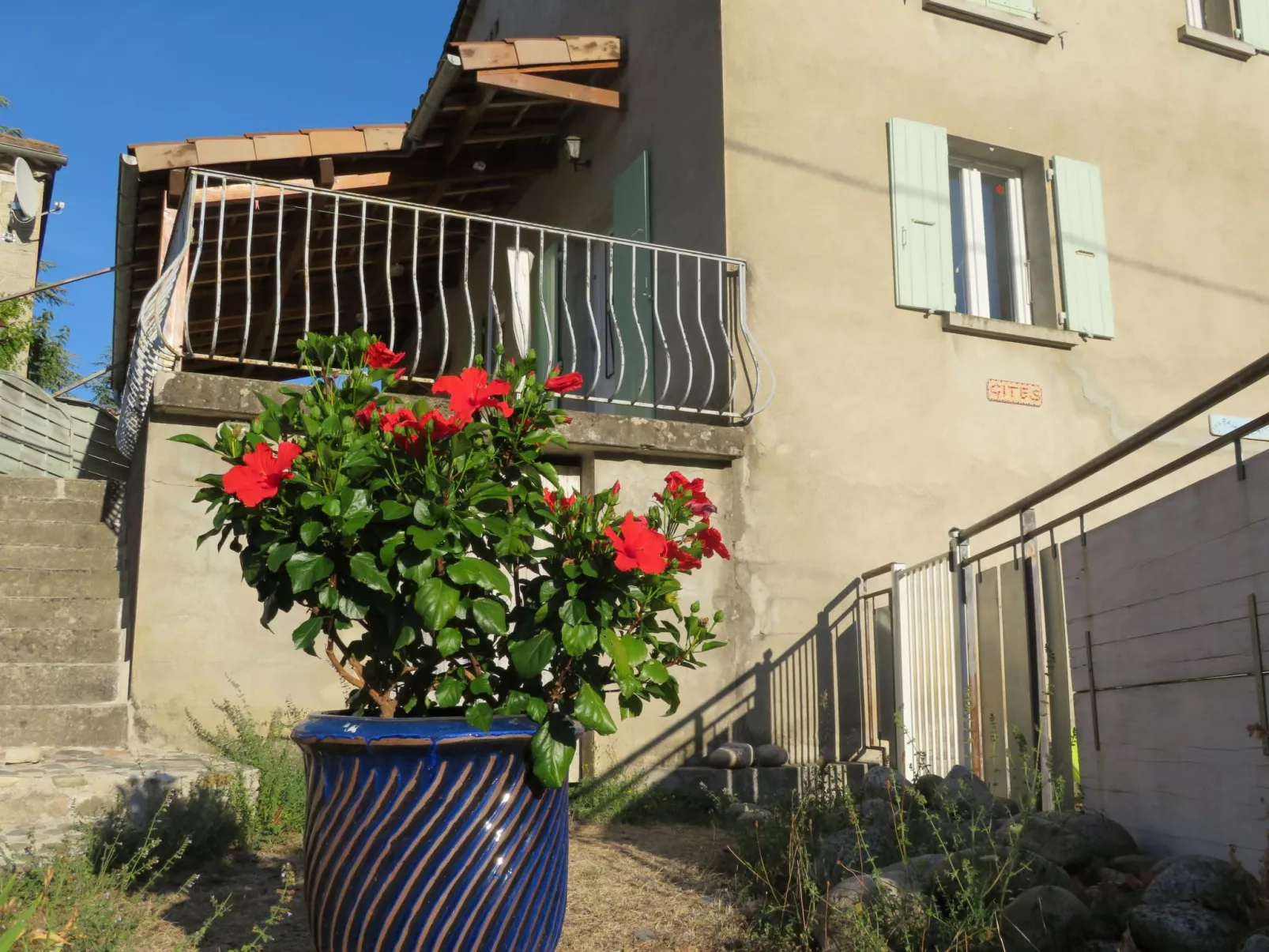 "La Source" mit Pool-Image-tags.info