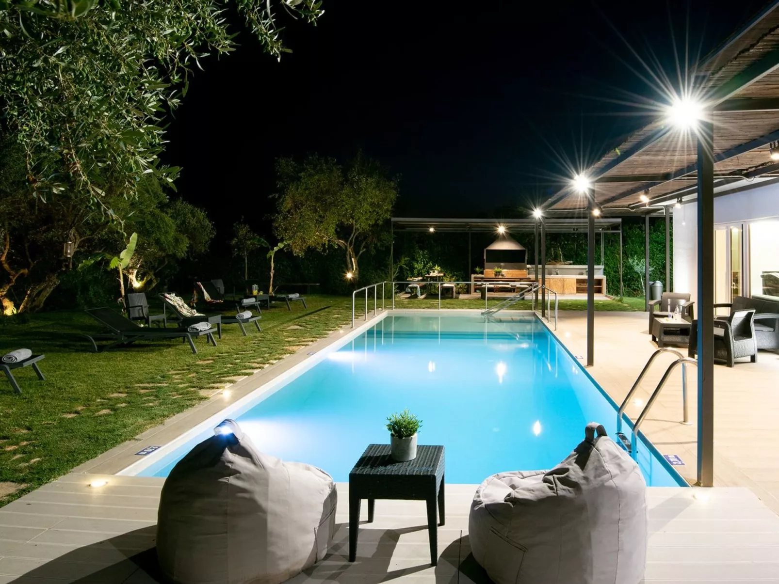 Geräumige Familienvilla, privater Pool und Garten-Dehors