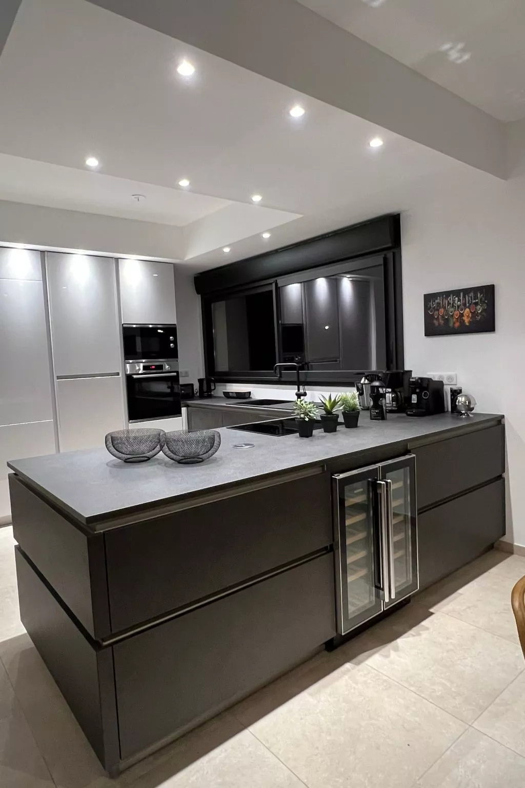 ISULA-RED_BEAUTIFUL_VIEW.-Drinnen