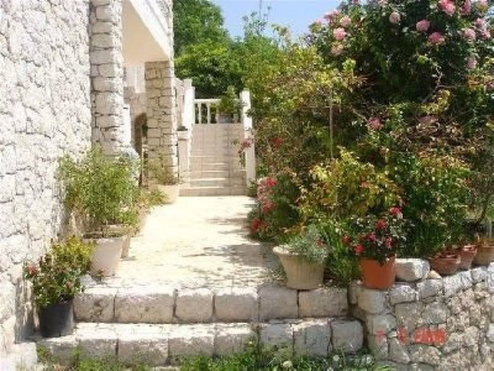 "Rocabel" mit Blick auf das Wasser-Inside