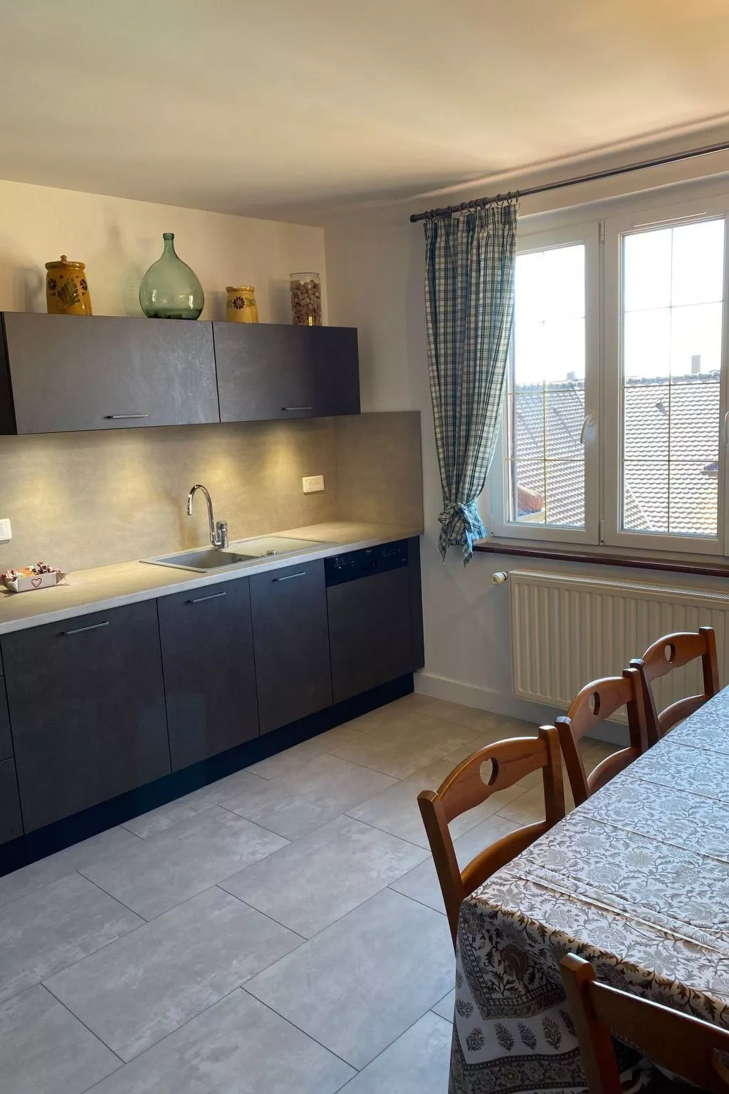 Große Ferienwohnung Gite mit Terrasse-Dedans