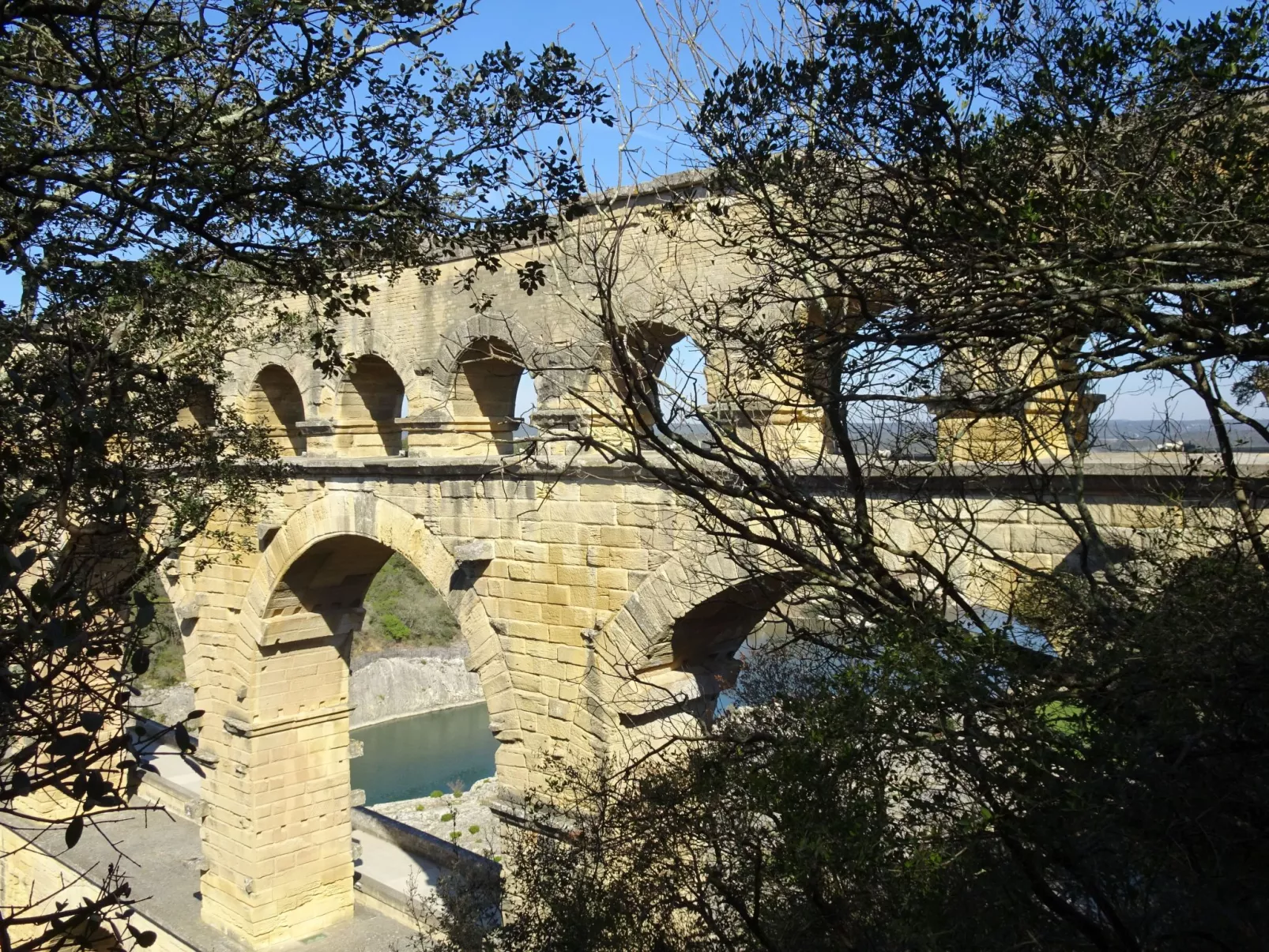 À l'abri du Mistral-Dehors