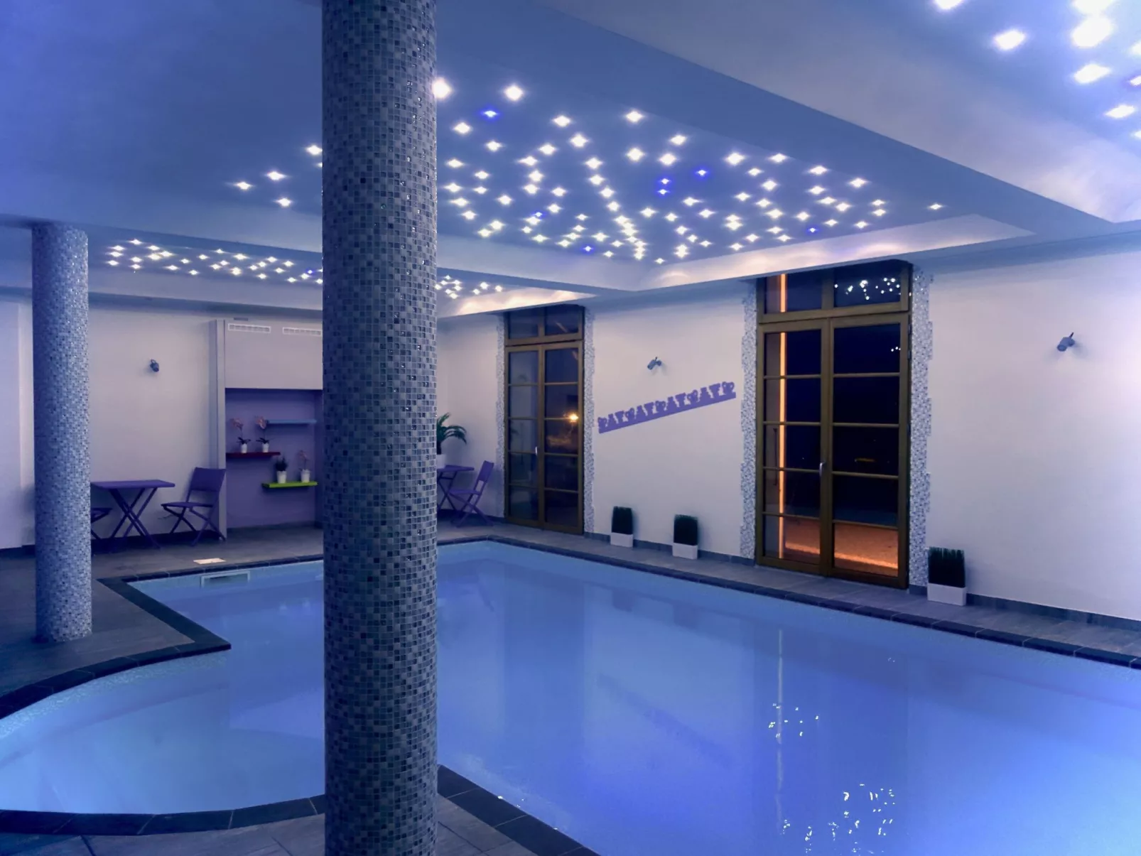 Genießen Sie die Ruhe und den Frieden der Provence-Drinnen