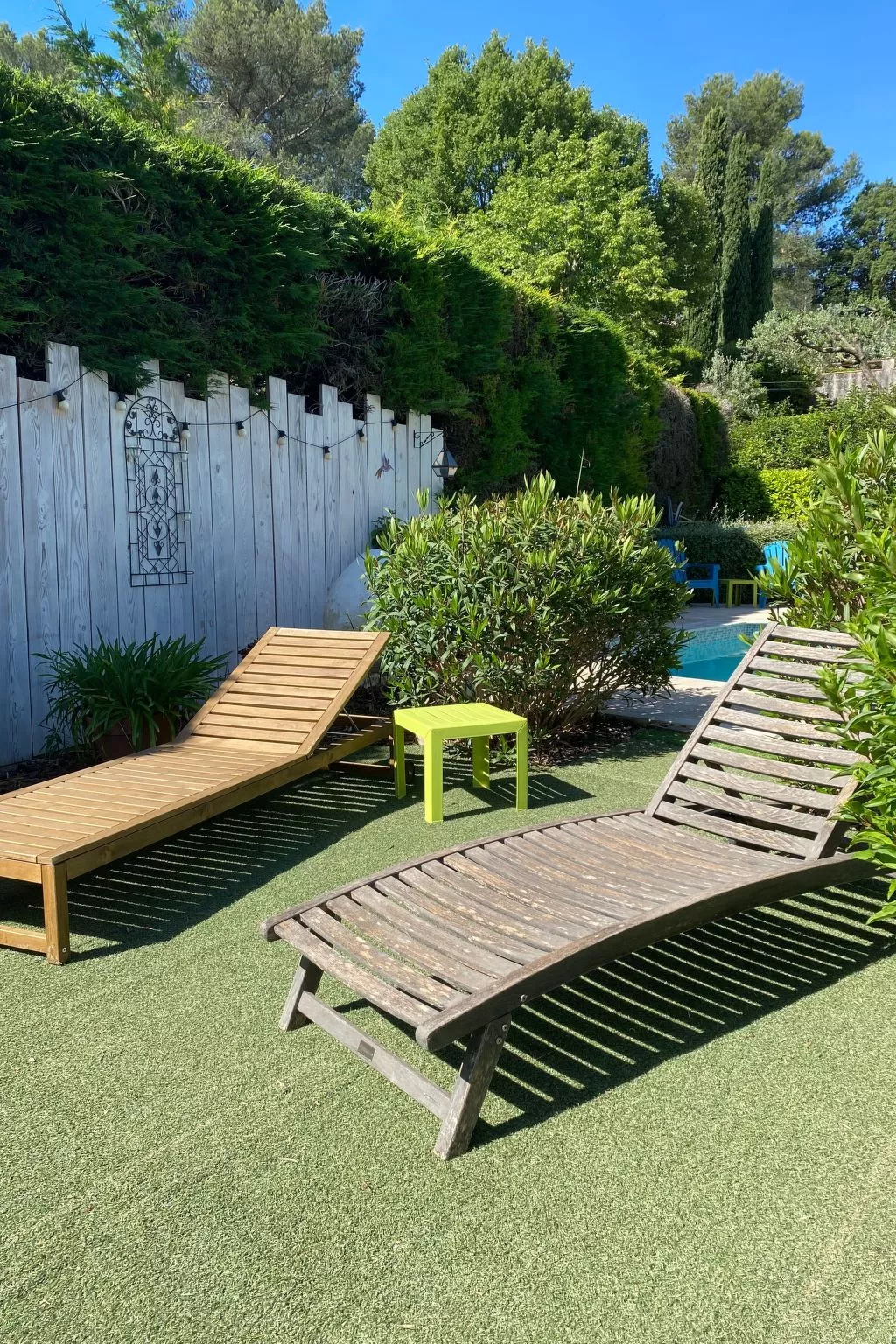 Mimet la diote, Ausflug in die Sonne und in die Ruhe-Outside