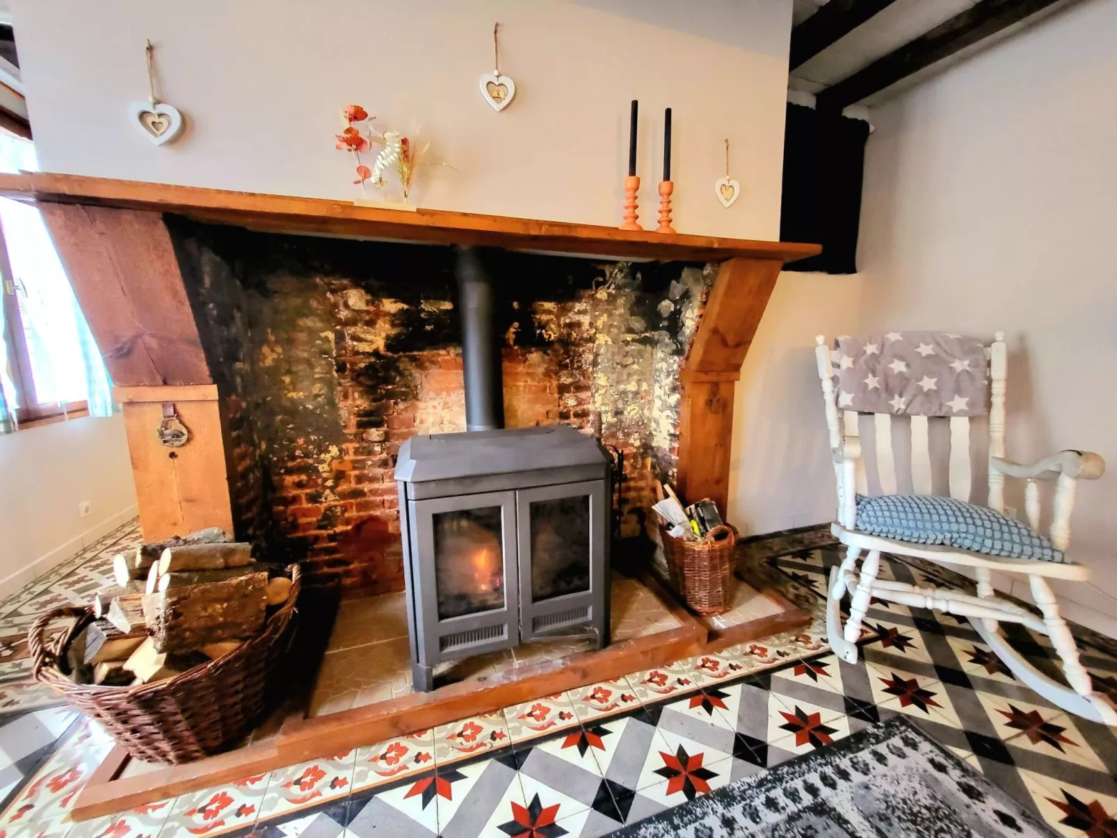 Charmantes Ferienhaus in idyllischem Dorf - Beau Village-Inside