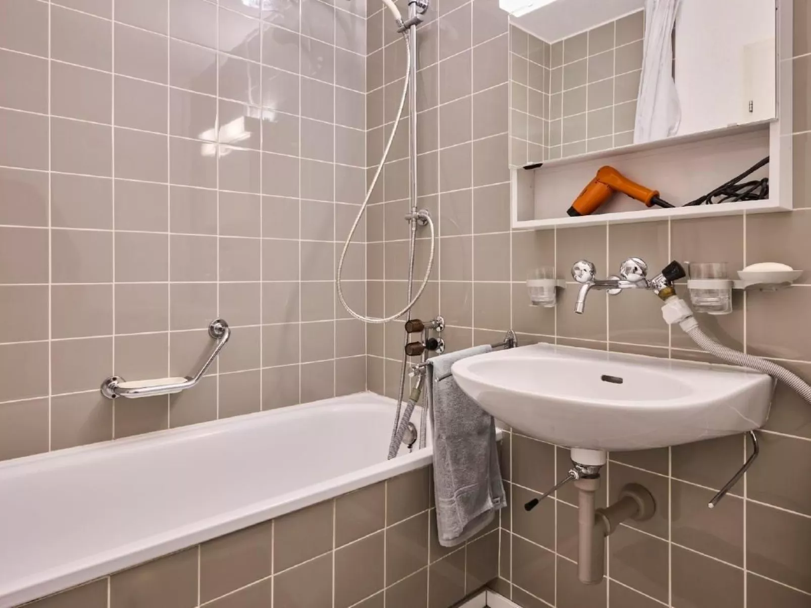 Hochhaus Fellergut - Stiftung Ferien im Baudenkmal-Inside