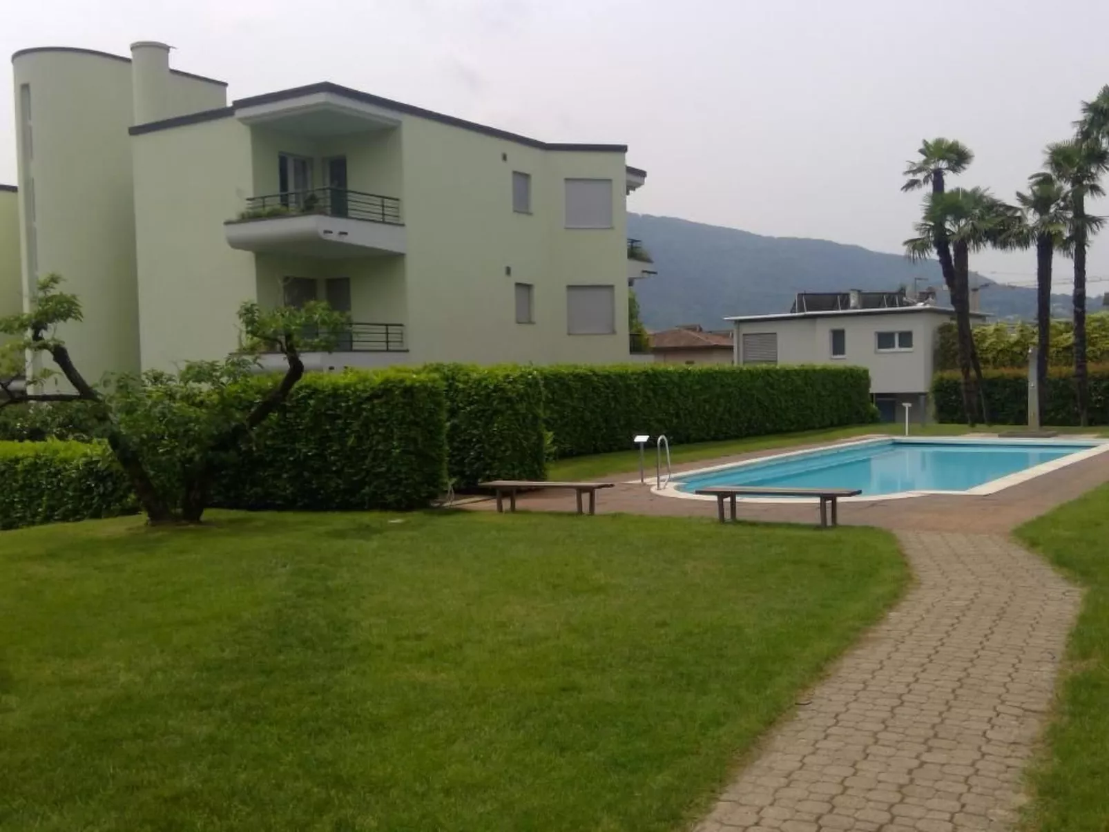 Gartenwohnung im Tessin mit Swimmingpool-Outside