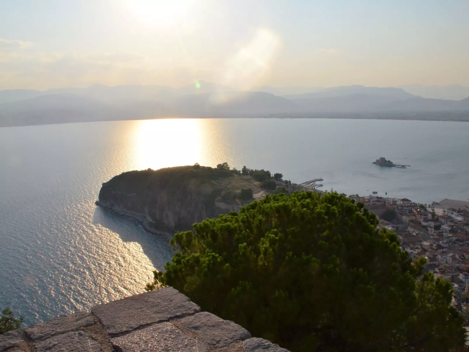 Schöne Ferienwohnung mit Meerblick in Kiveri-Inside