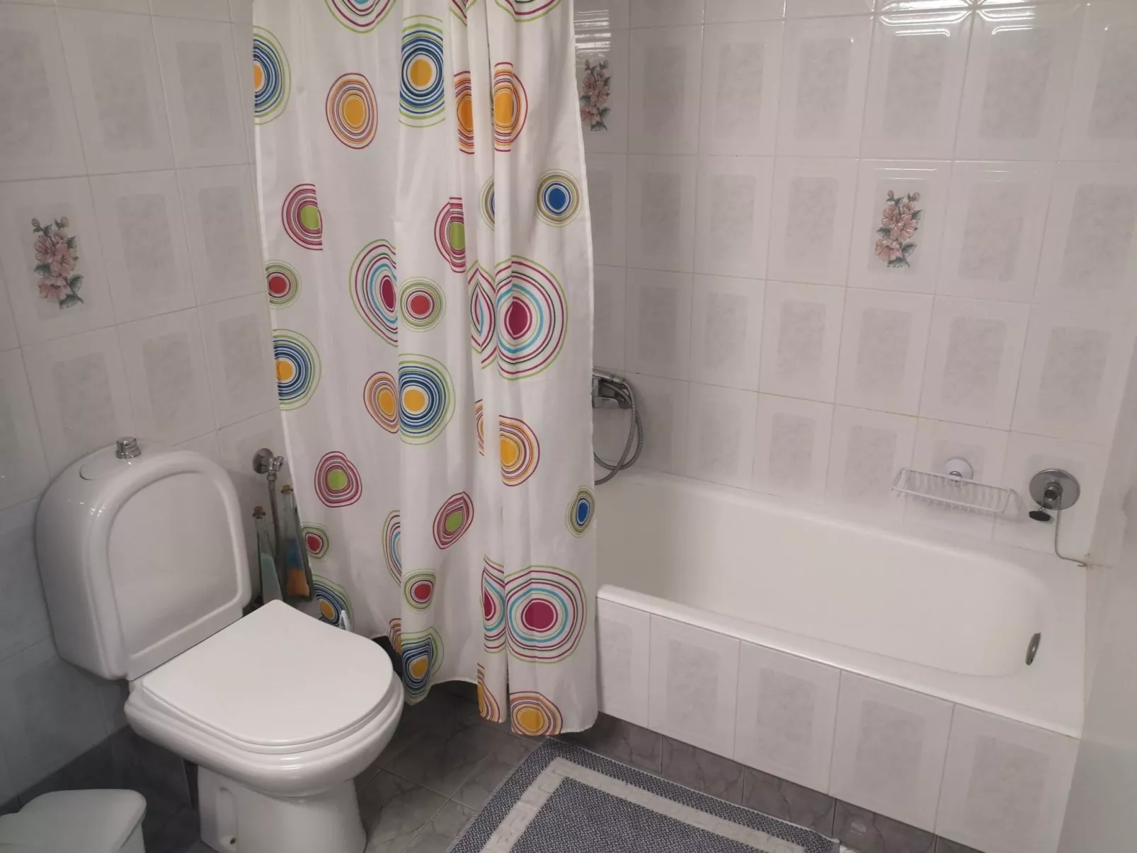 Mit Blick auf das Wasser-Inside