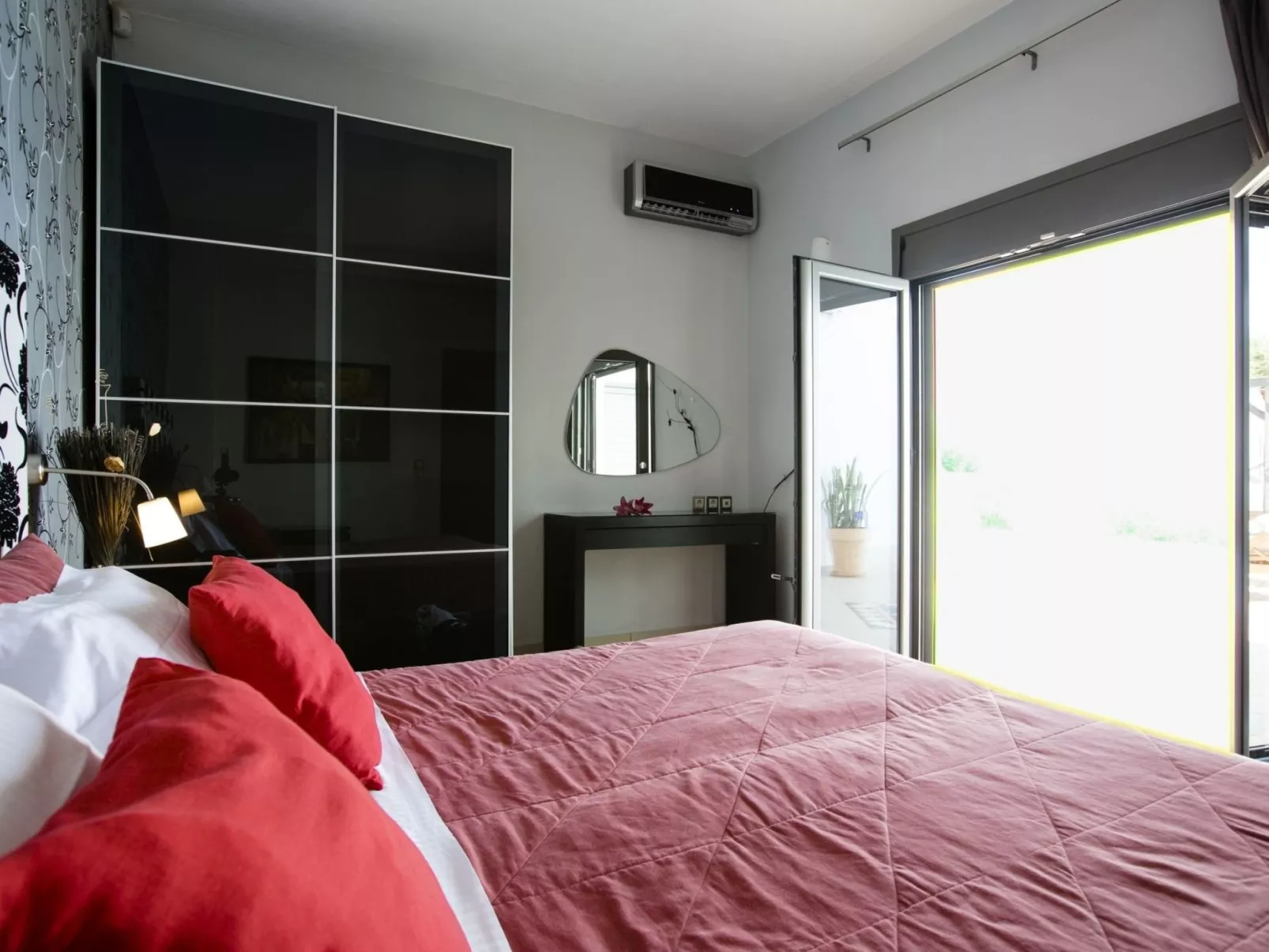 Ferienvilla mit Blick auf das Wasser-Inside