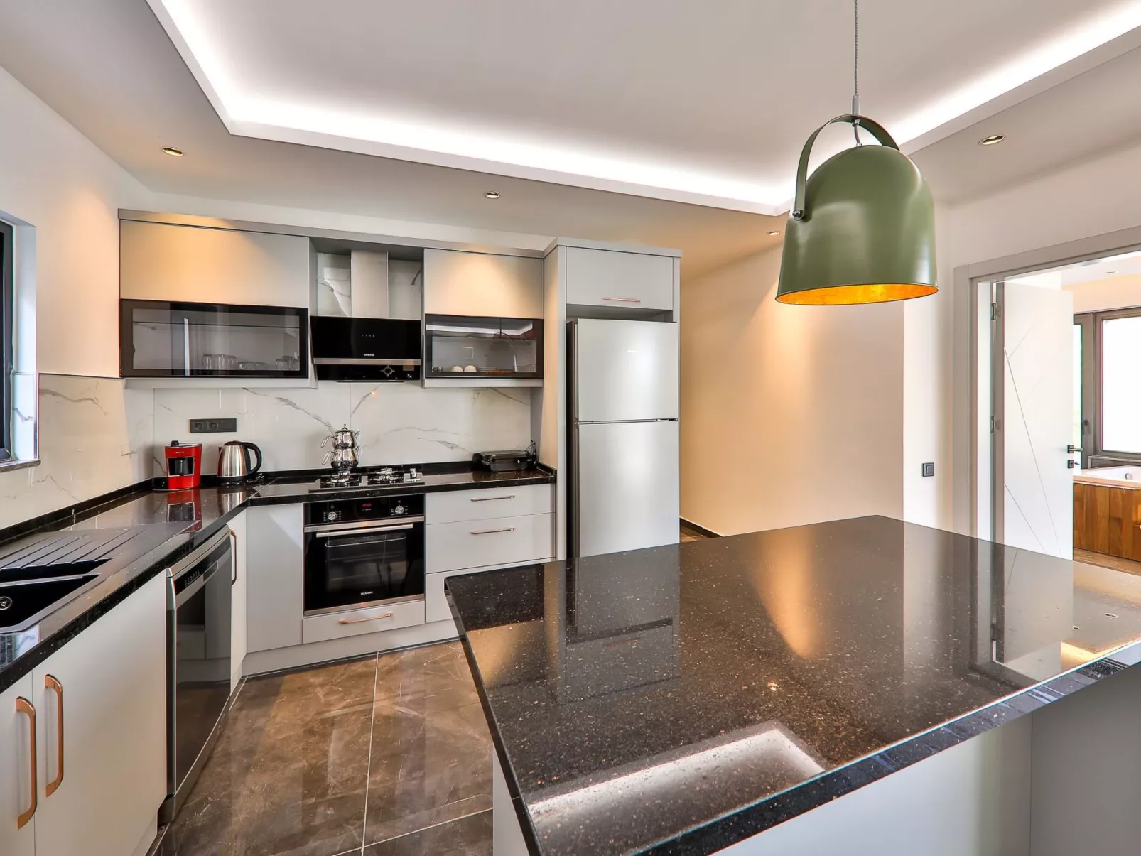 Mediterranean 1-Drinnen