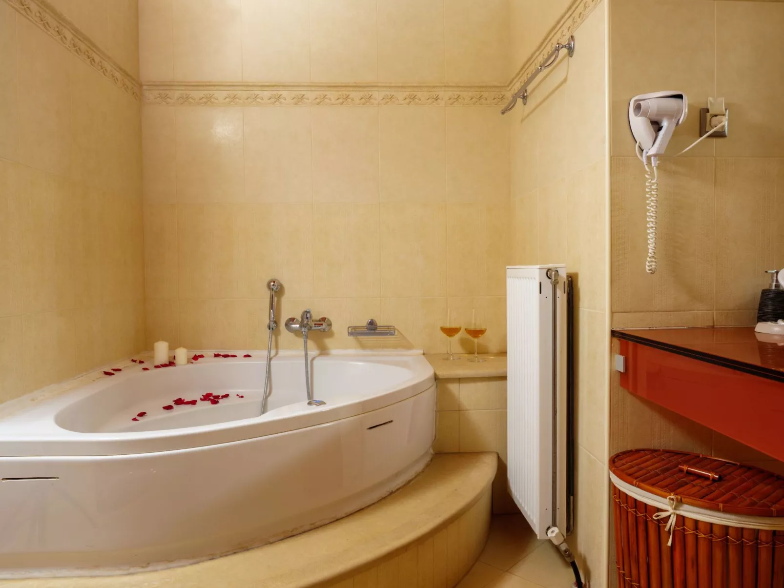 Familienfreundliche Villa mit Pool, BBQ, Kinderbereich-Inside