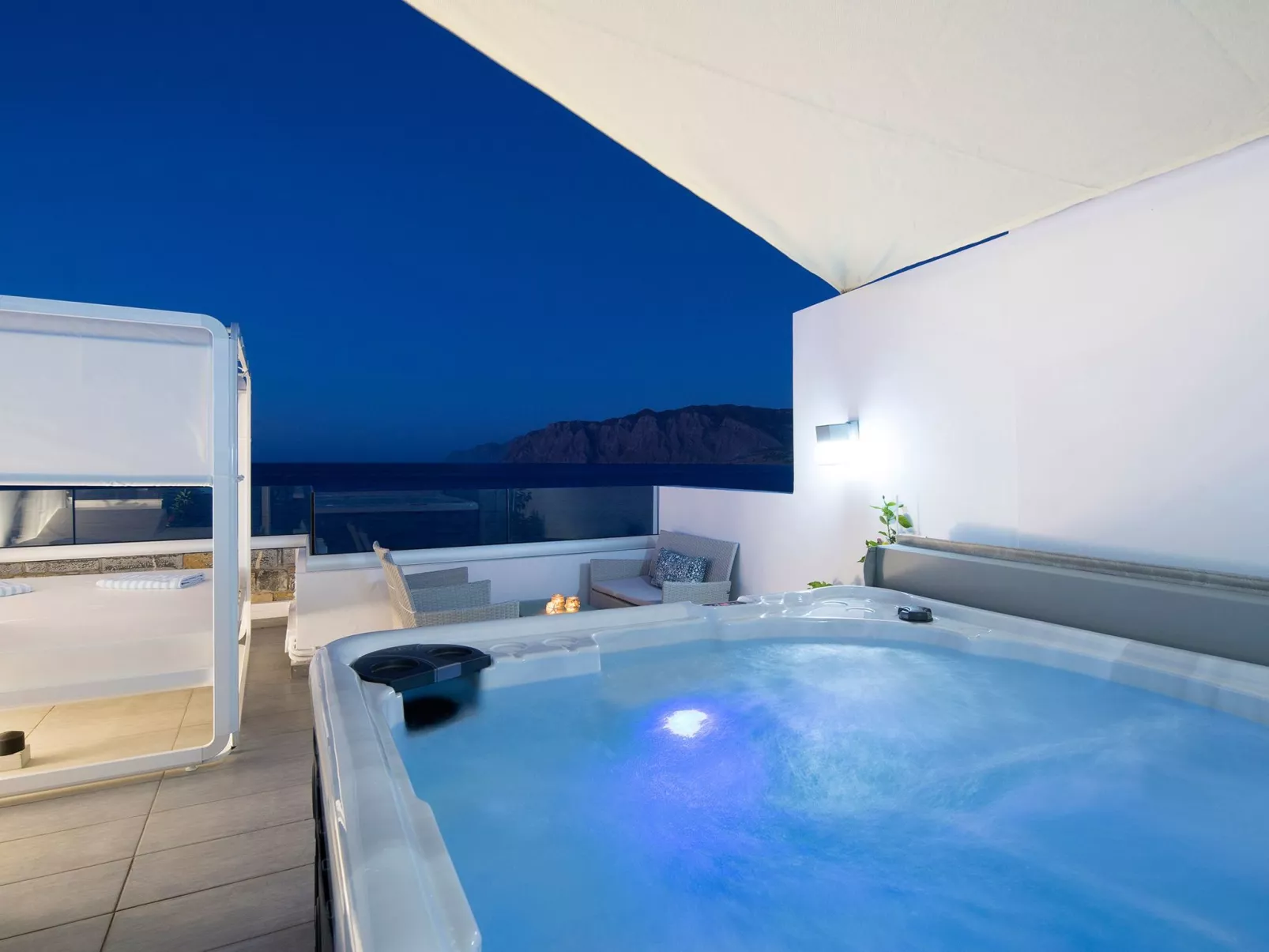 Neue Villa Moments am Meer mit Whirlpool, 50 m zum Strand-Dehors