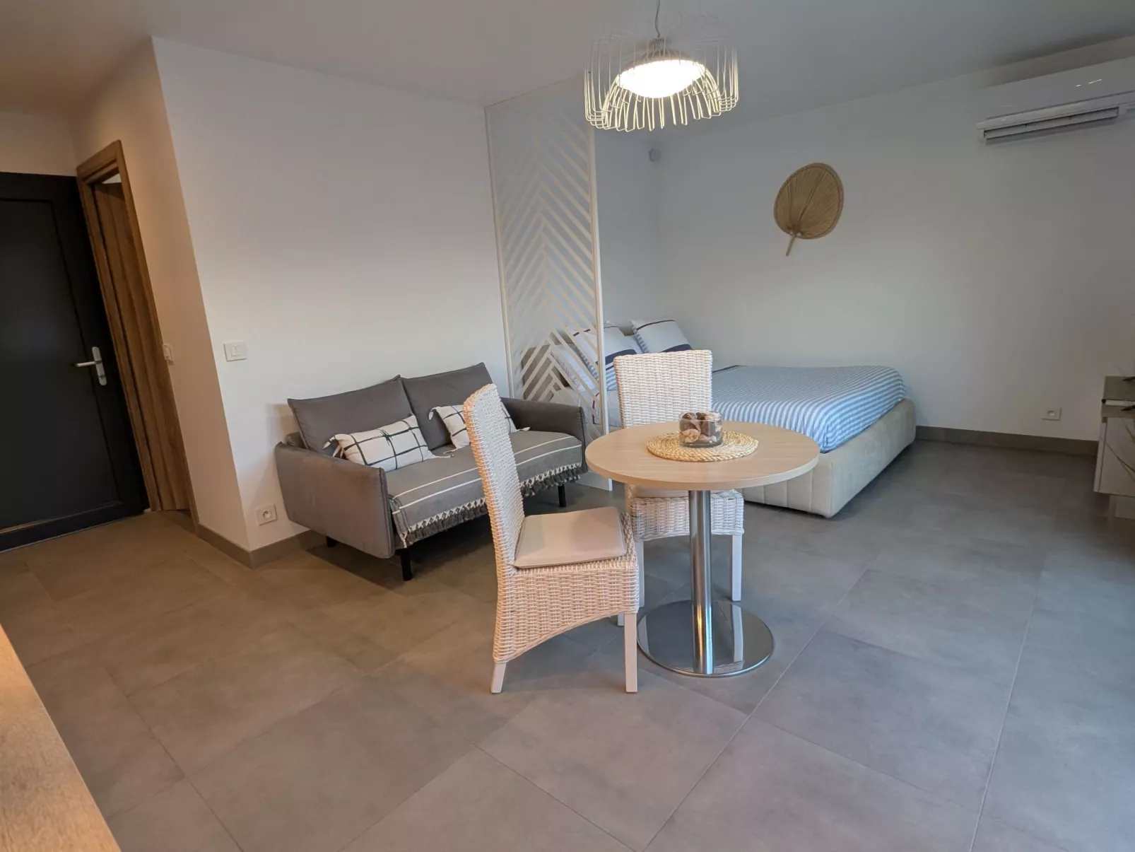 Studiowohnung mit Wallbox-Drinnen