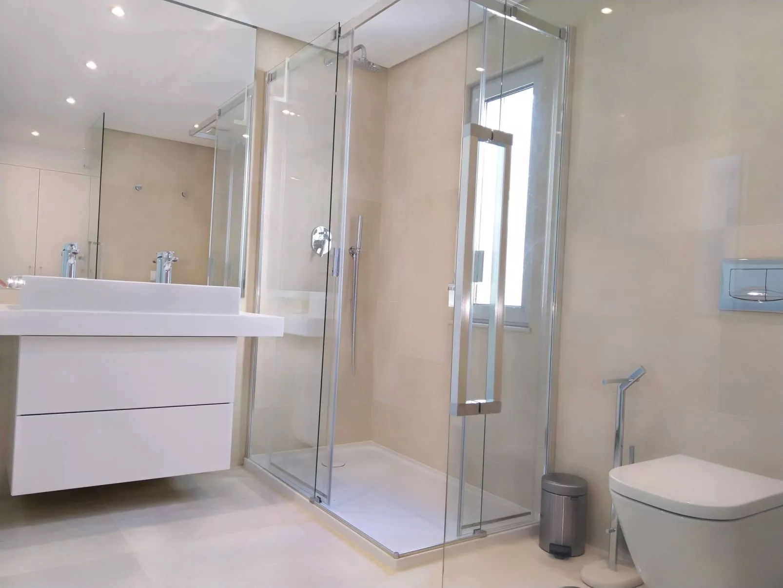 Villa Ray Design mit privatem beheizbarem Pool-Dedans