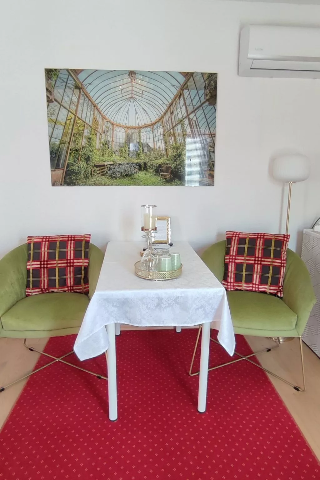 Tolles Ferienhaus mit Garten, Grill und Terrasse-Inside