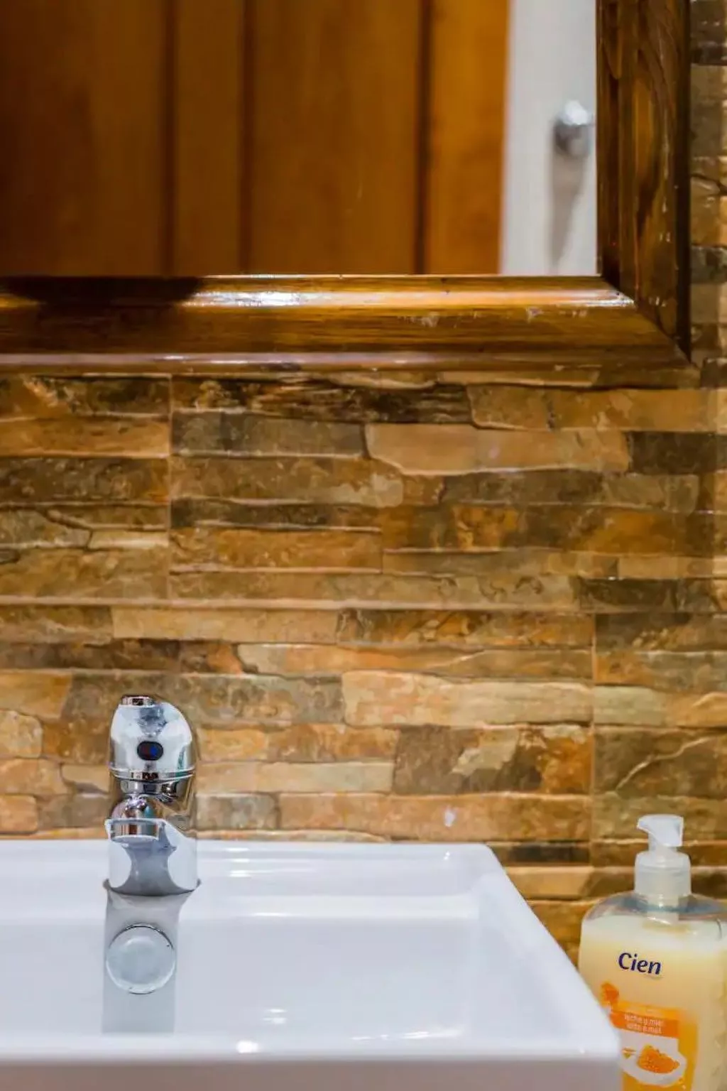 Mit Garten, Grill und Terrasse-Dedans