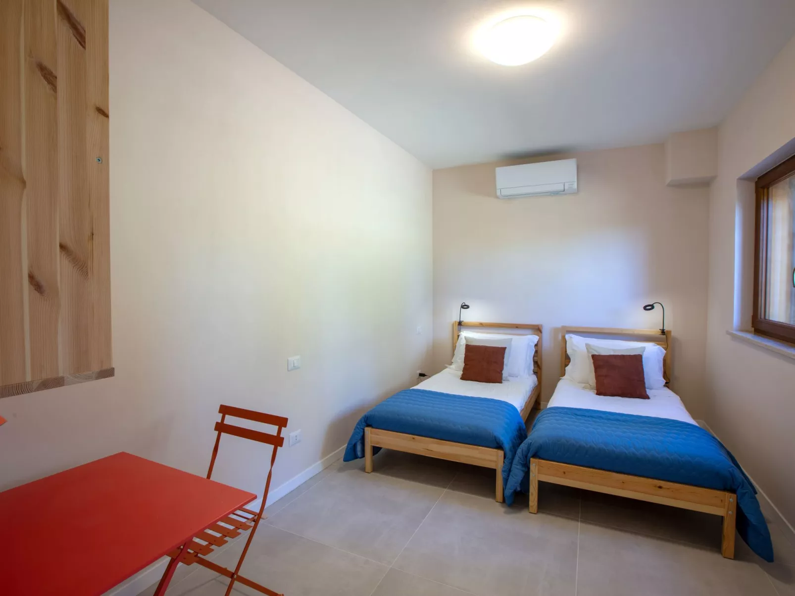 Neue Wohnung mit 2 Zimmern, Veranda und Pool-Drinnen