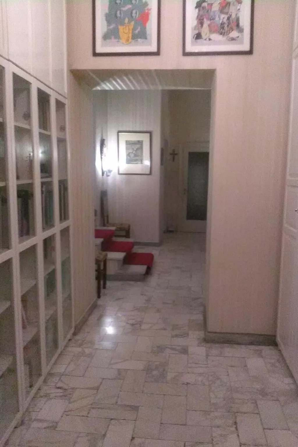 Nahe Rom mit Terrasse und einem Flügel-Inside