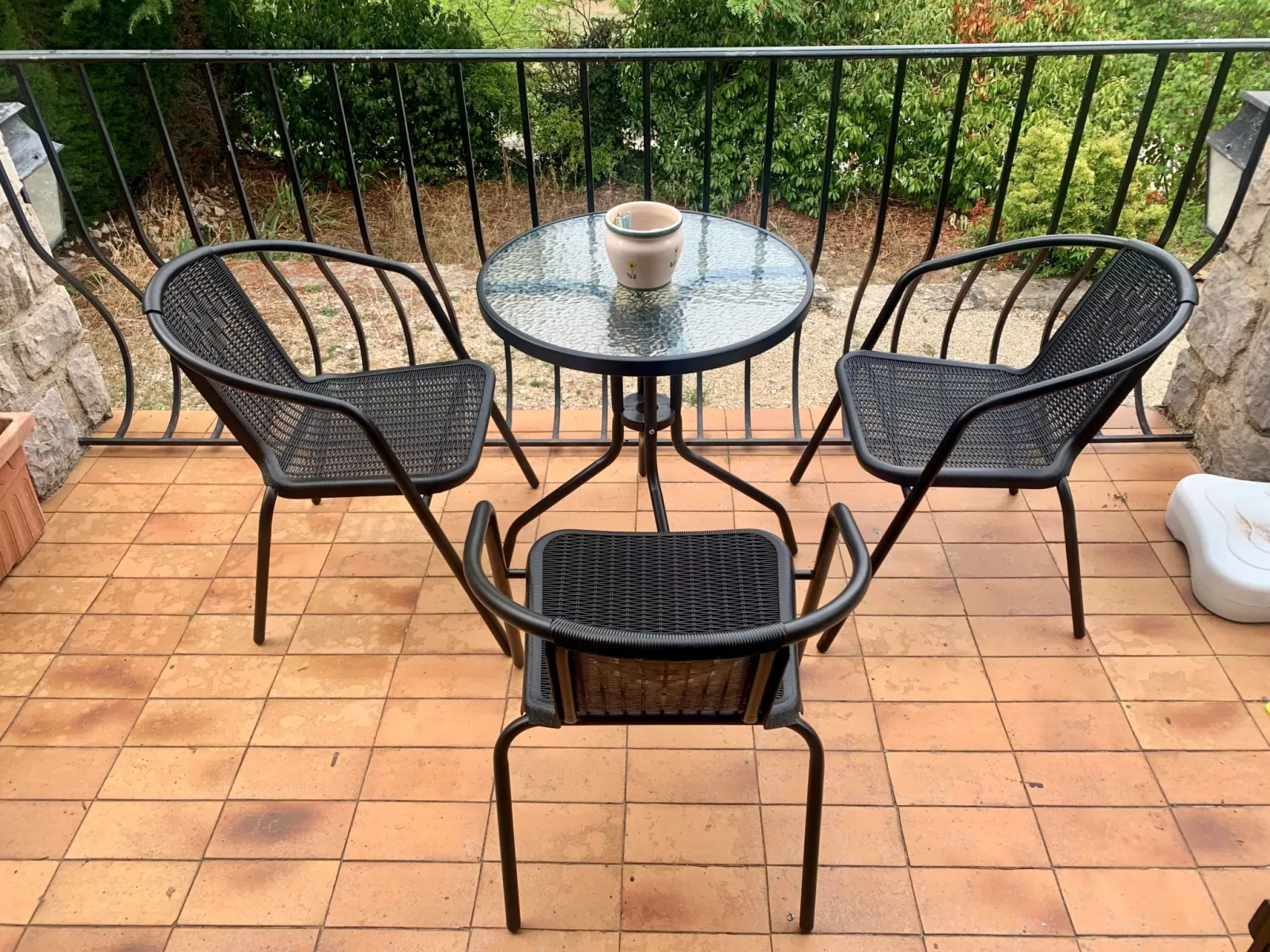 Steinhaus Garten und Blick auf die Berge-Outside