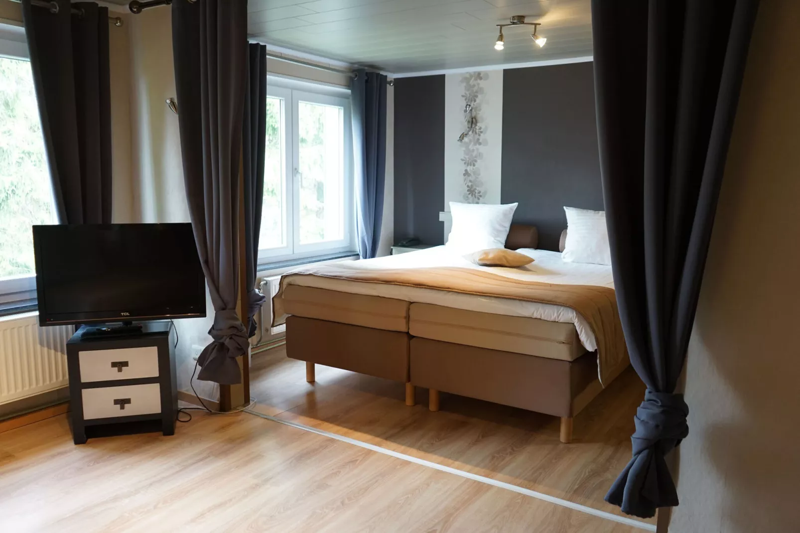 Les 5 Ourthes-Bedroom