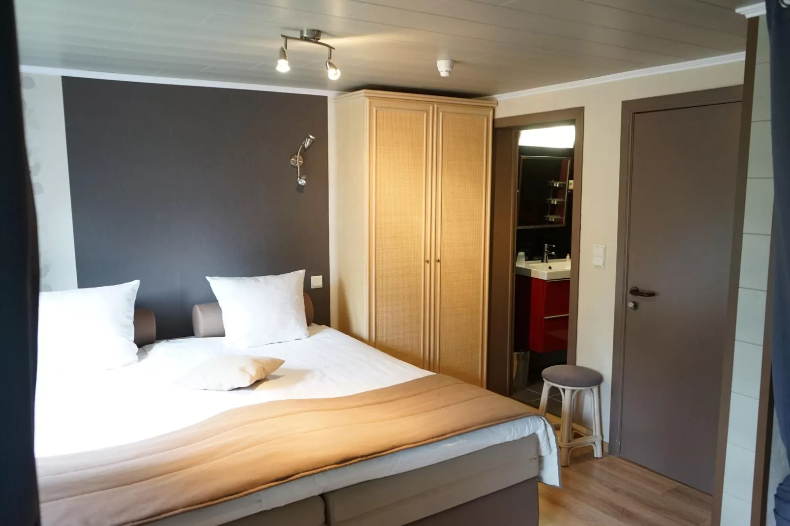 Les 5 Ourthes-Bedroom