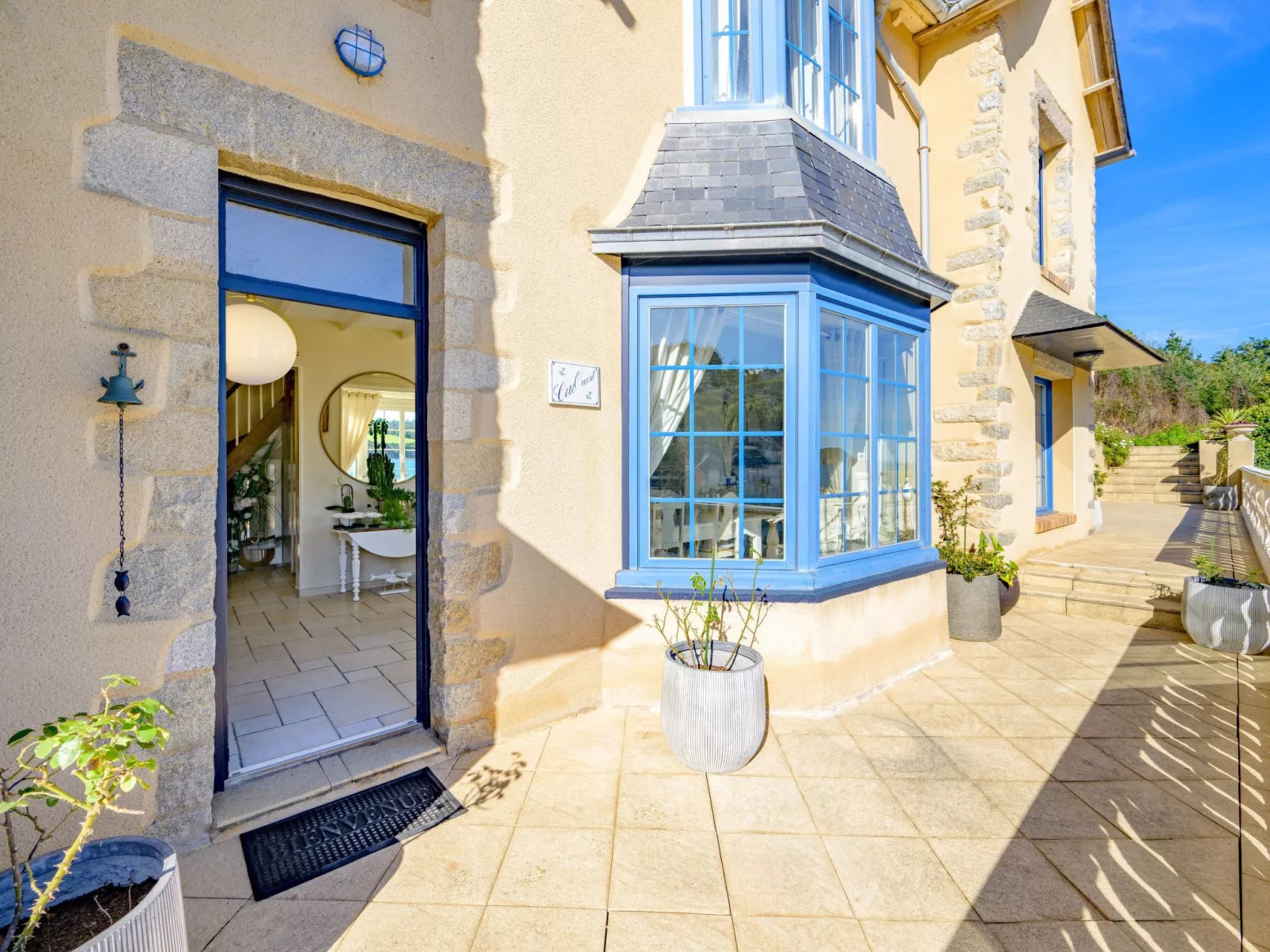 Villa "Ker House" mit Blick auf das Wasser-Outside