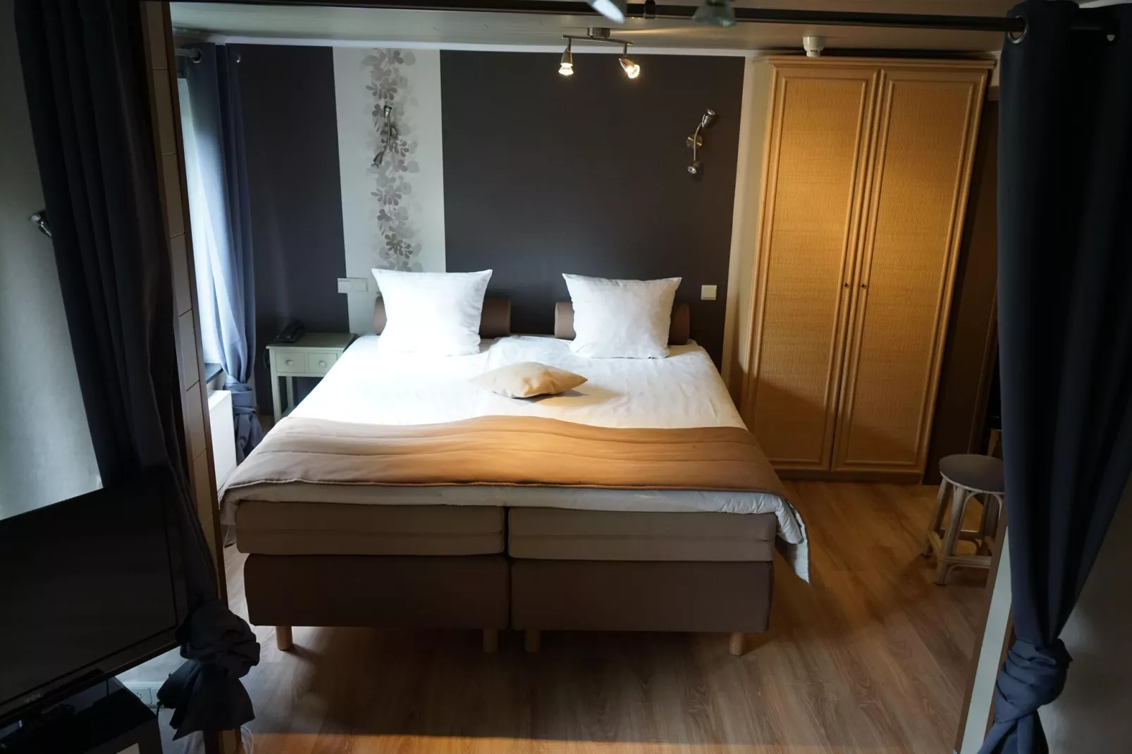 Les 5 Ourthes-Bedroom