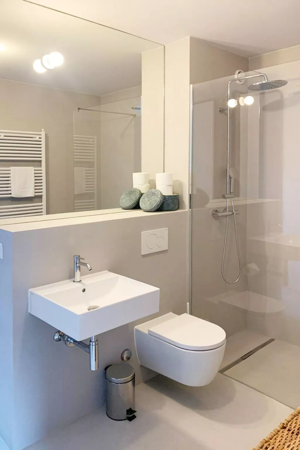 "Lake Escape", mit Pool-Drinnen