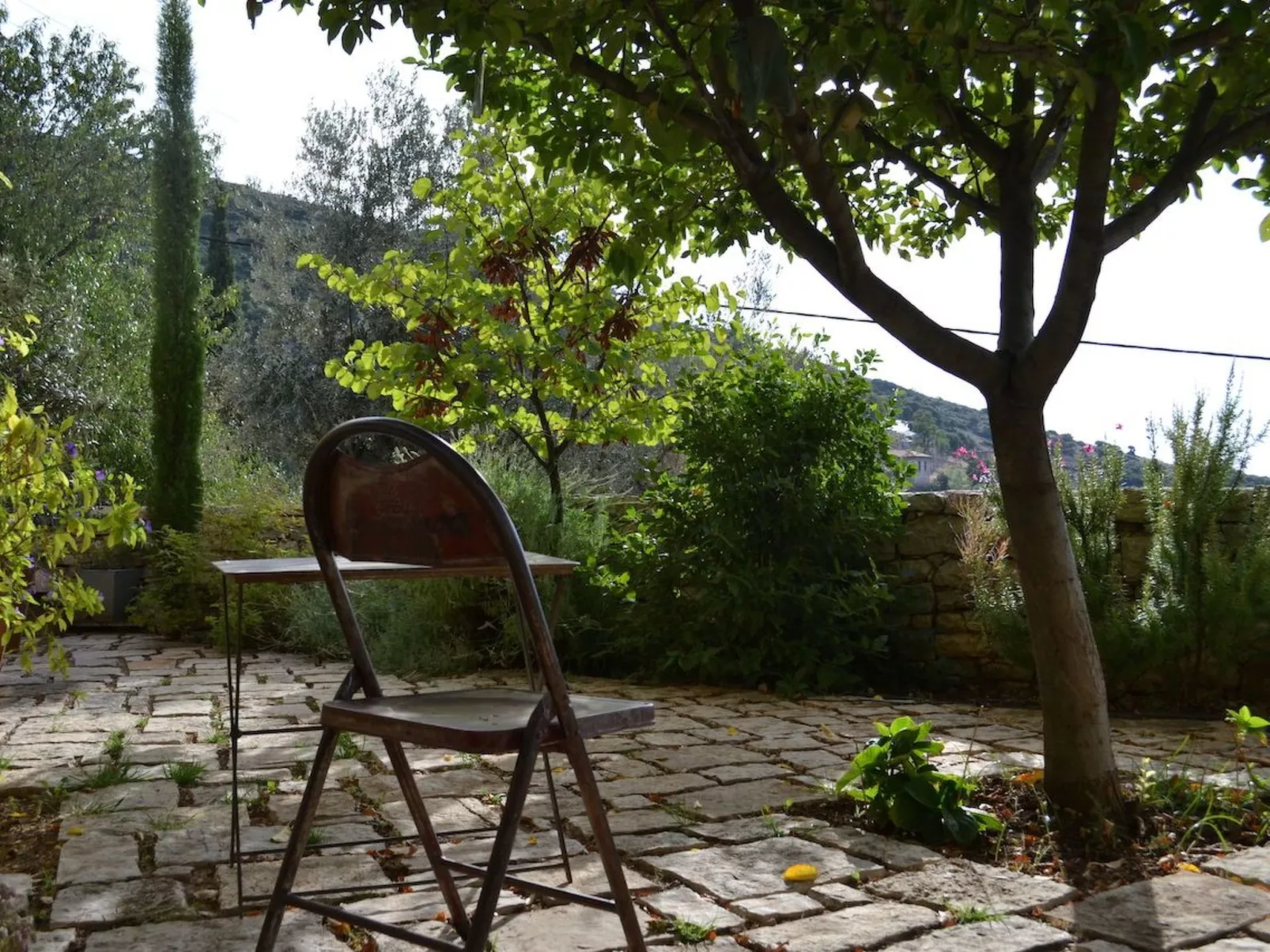 "Stone Retreat"-Dehors