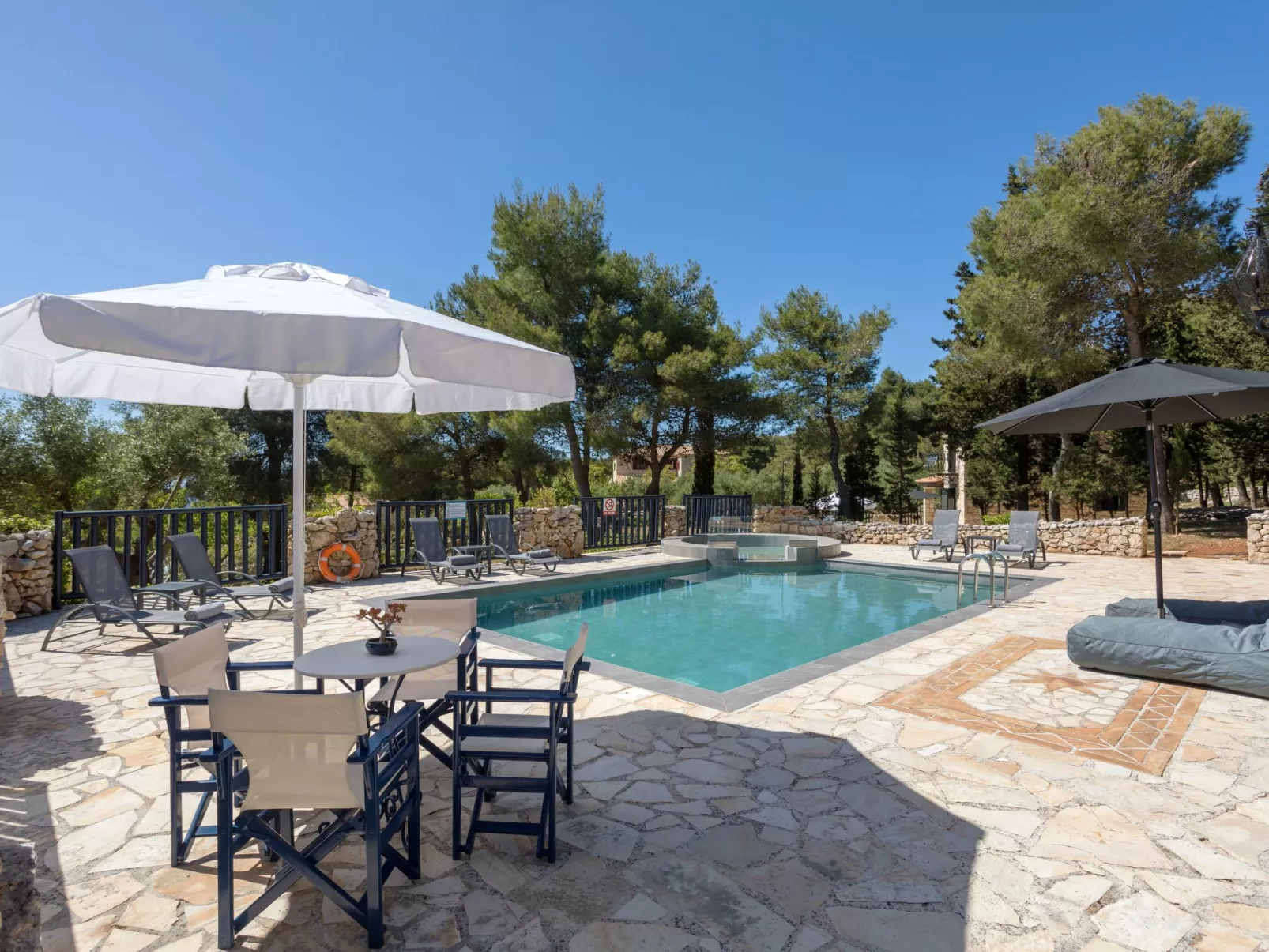 Villa Nefeli mit privatem Pool-Outside