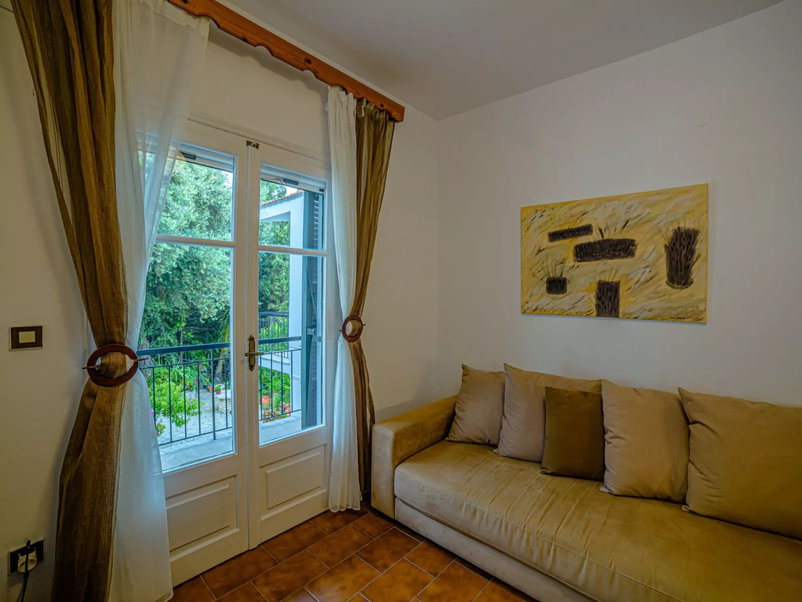 In Nisaki mit Pool-Image-tags.info