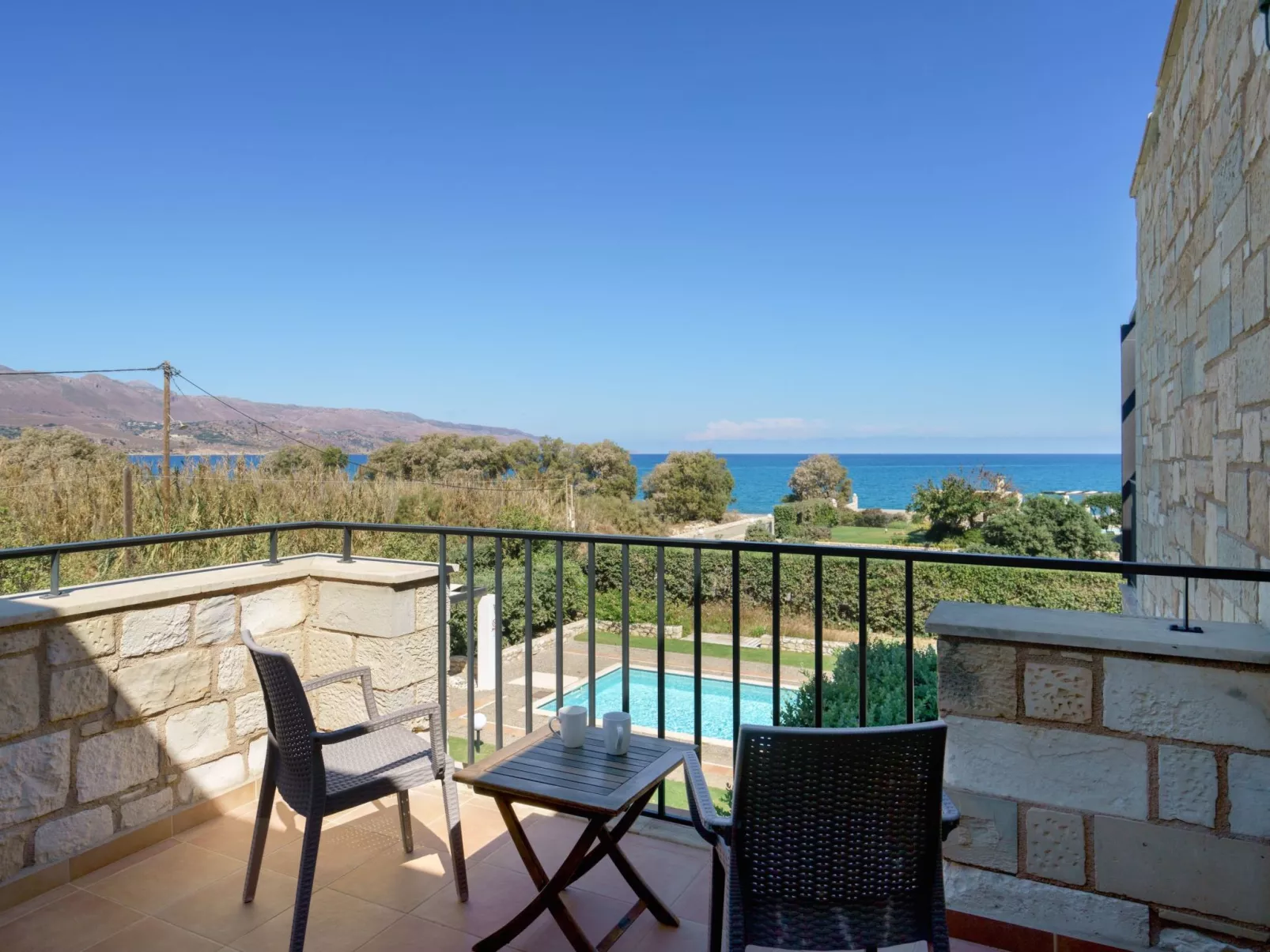 Villa aus Stein, privater Pool, BBQ 30m zum Strand-Draußen