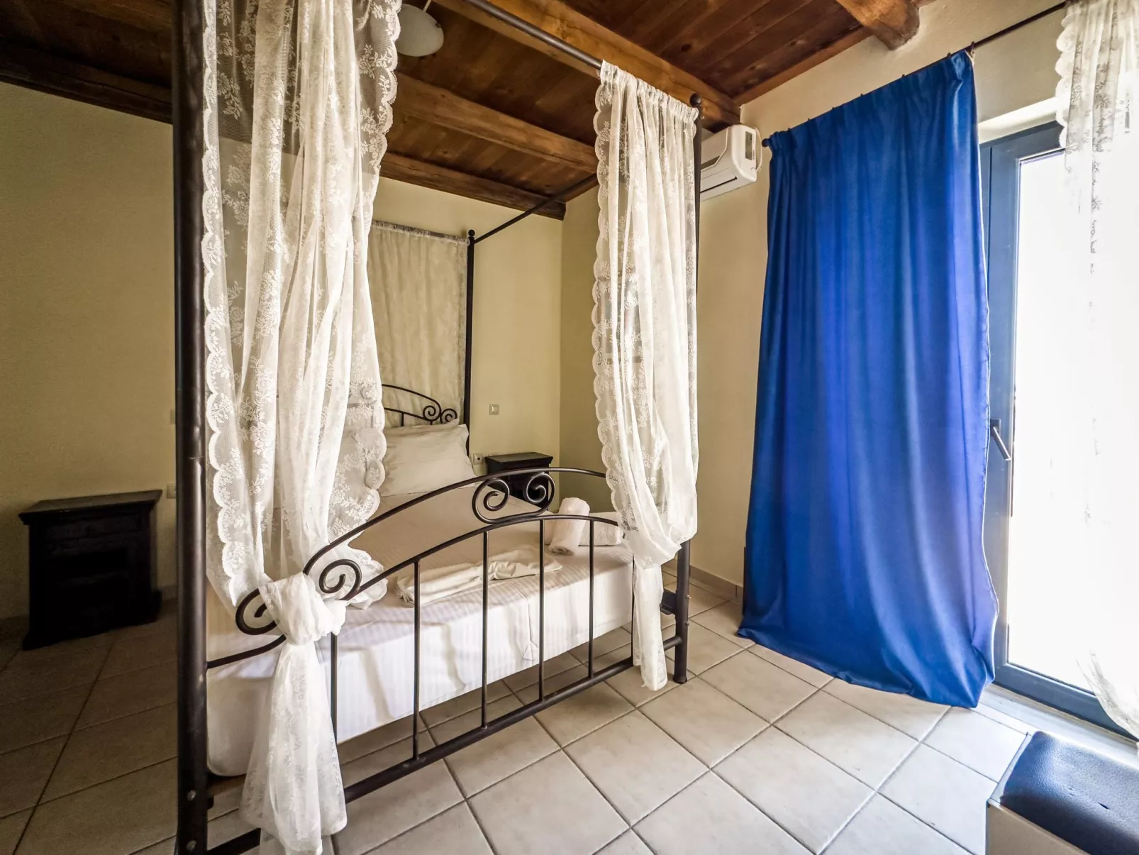 Niriides Villas_Nisso_ 2-Schlafzimmer privater Pool-Drinnen