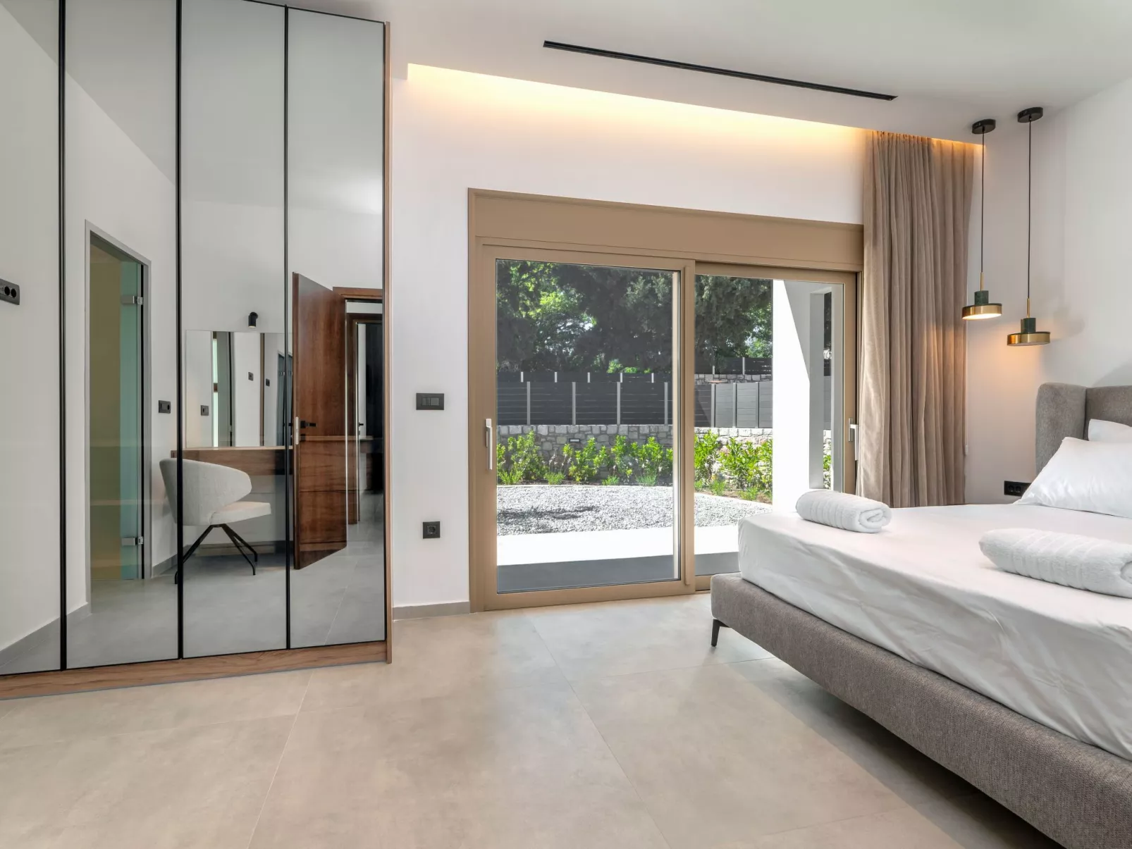 Emerald Estate-Drinnen