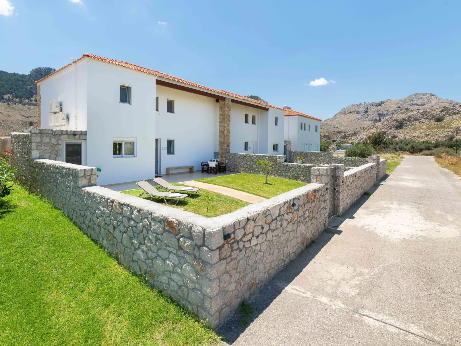 In Kolympia mit privatem Garten-Dedans