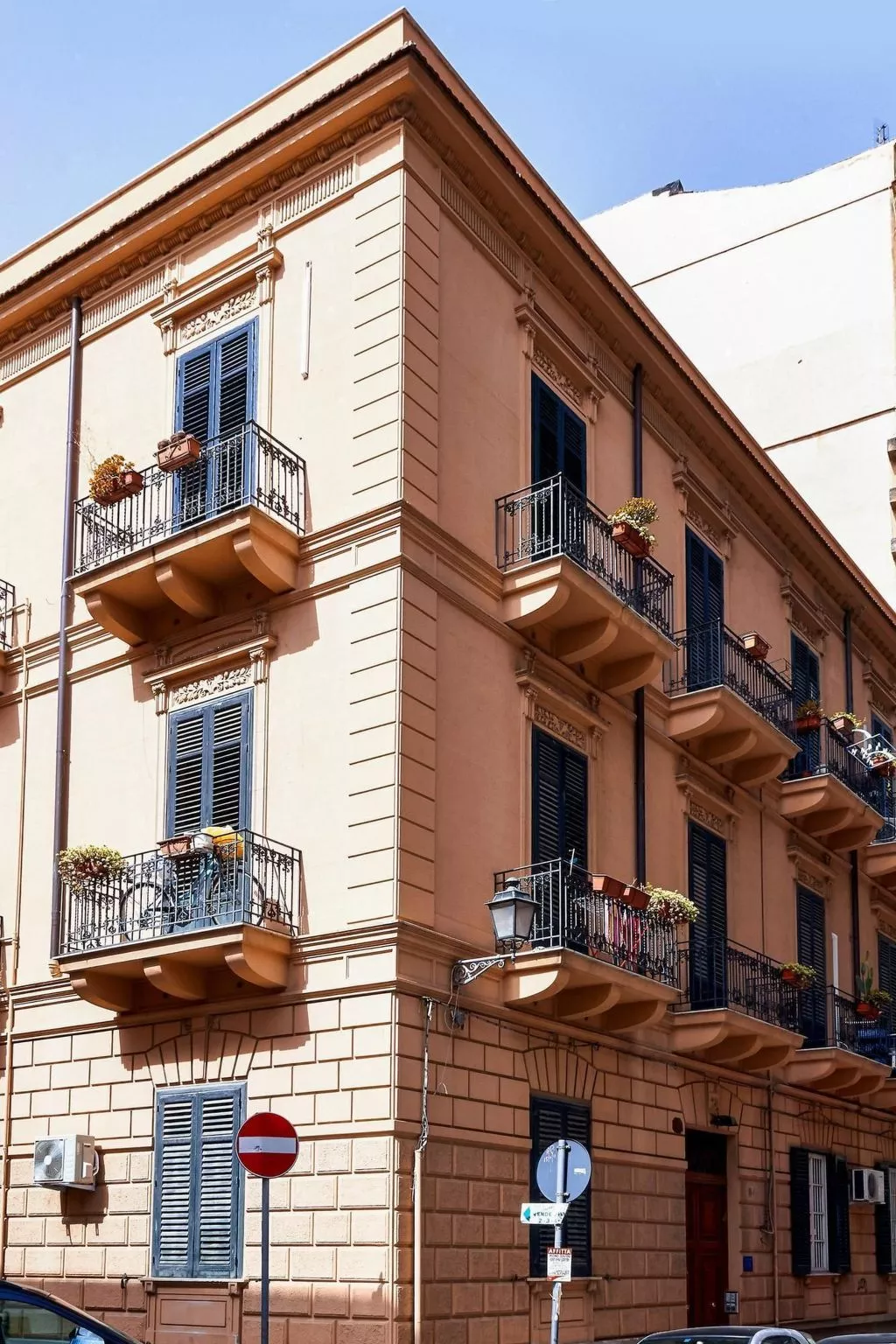 'River' mit Wi-Fi-Outside