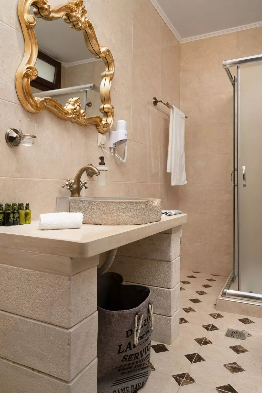 Orelia-Image-tags.info