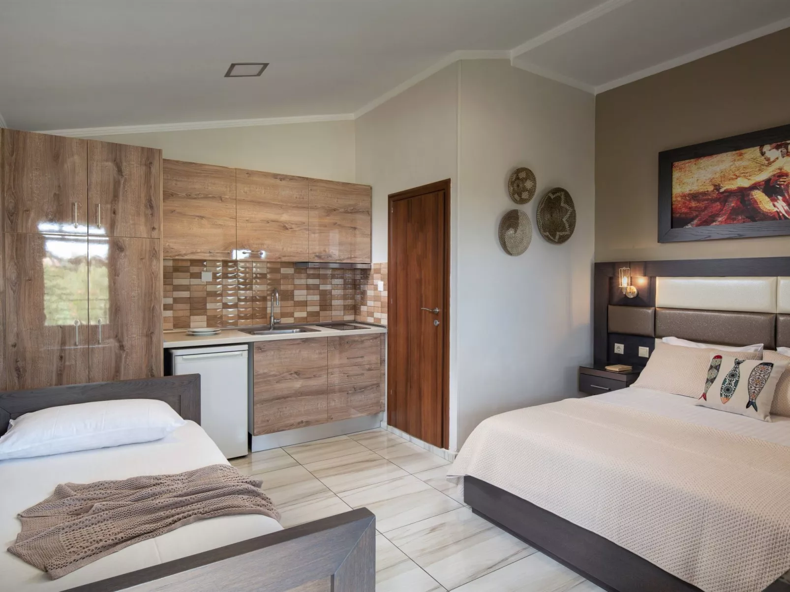 Modernes Studio für 3 Personen, Pool- und Gartenblick-Drinnen