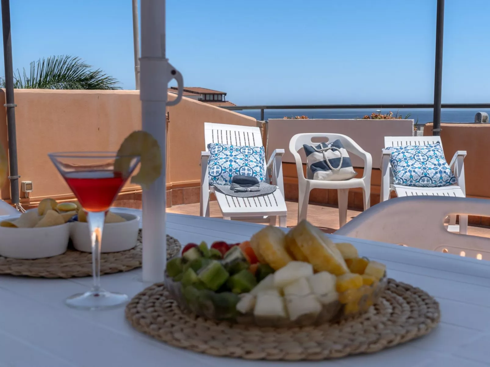 Saras Terrasse-Outside