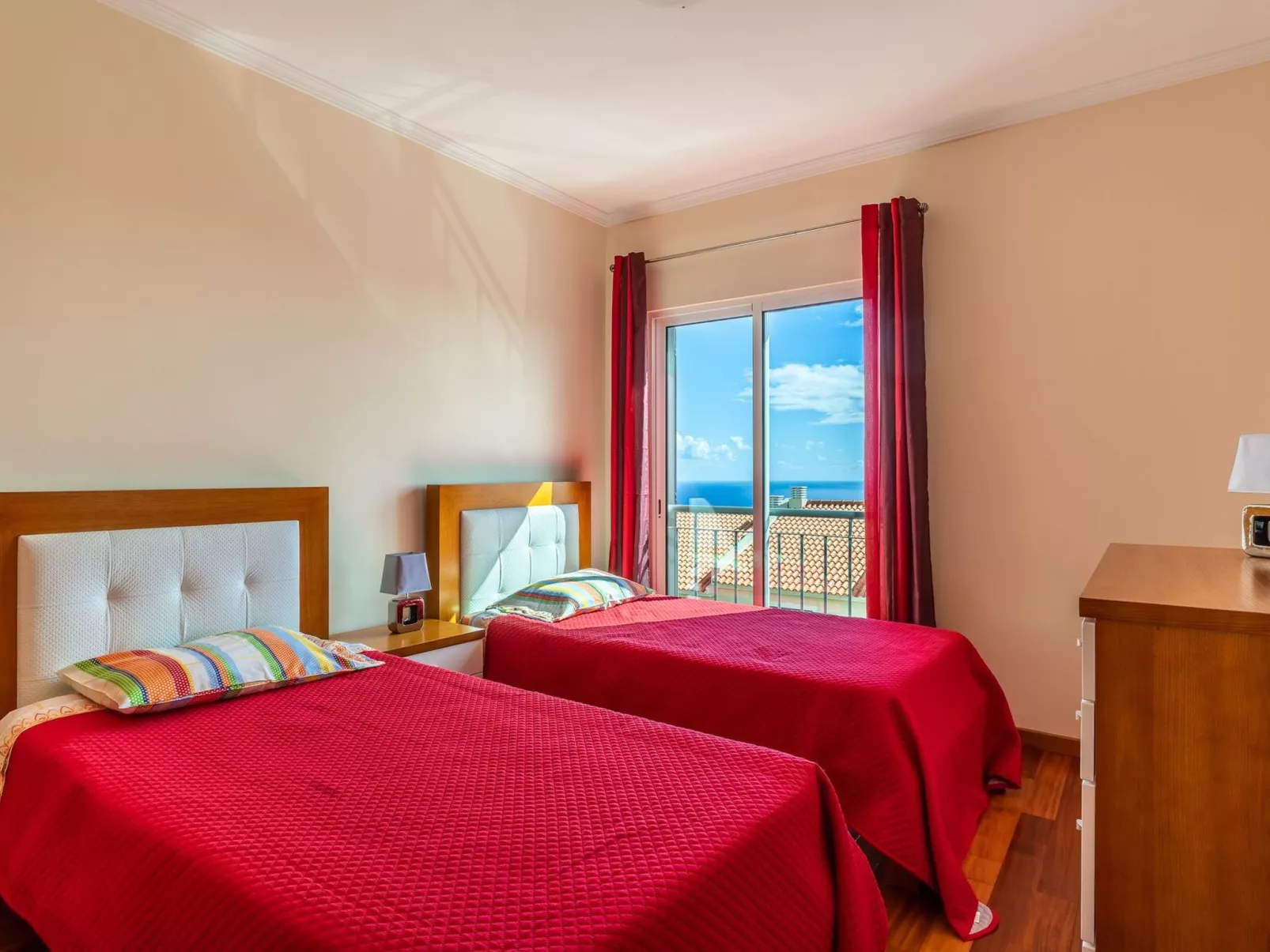 "Garajau View" mit Balkon-Inside