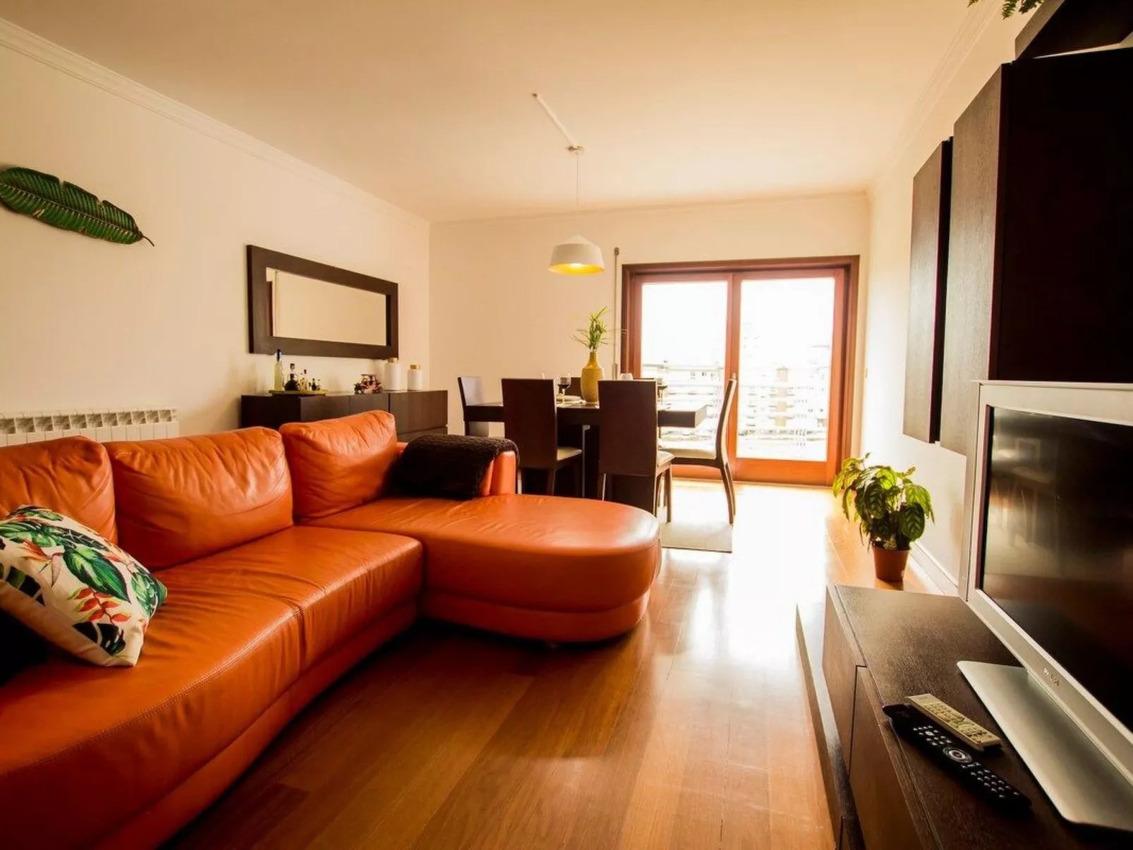 Turmhaus mit freier Garage-Inside