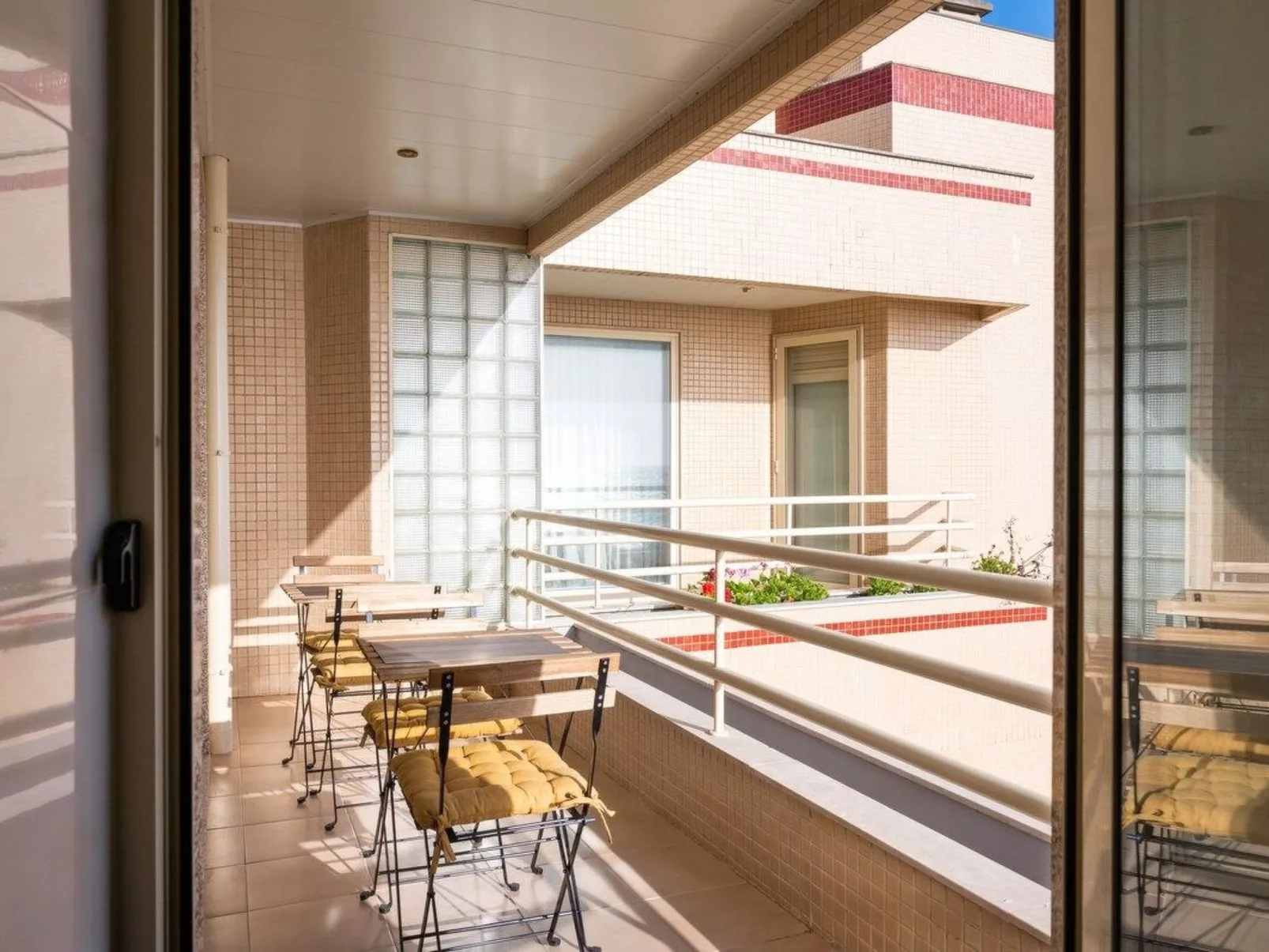 Meerblick First Line mit 2 Pools 5-Drinnen