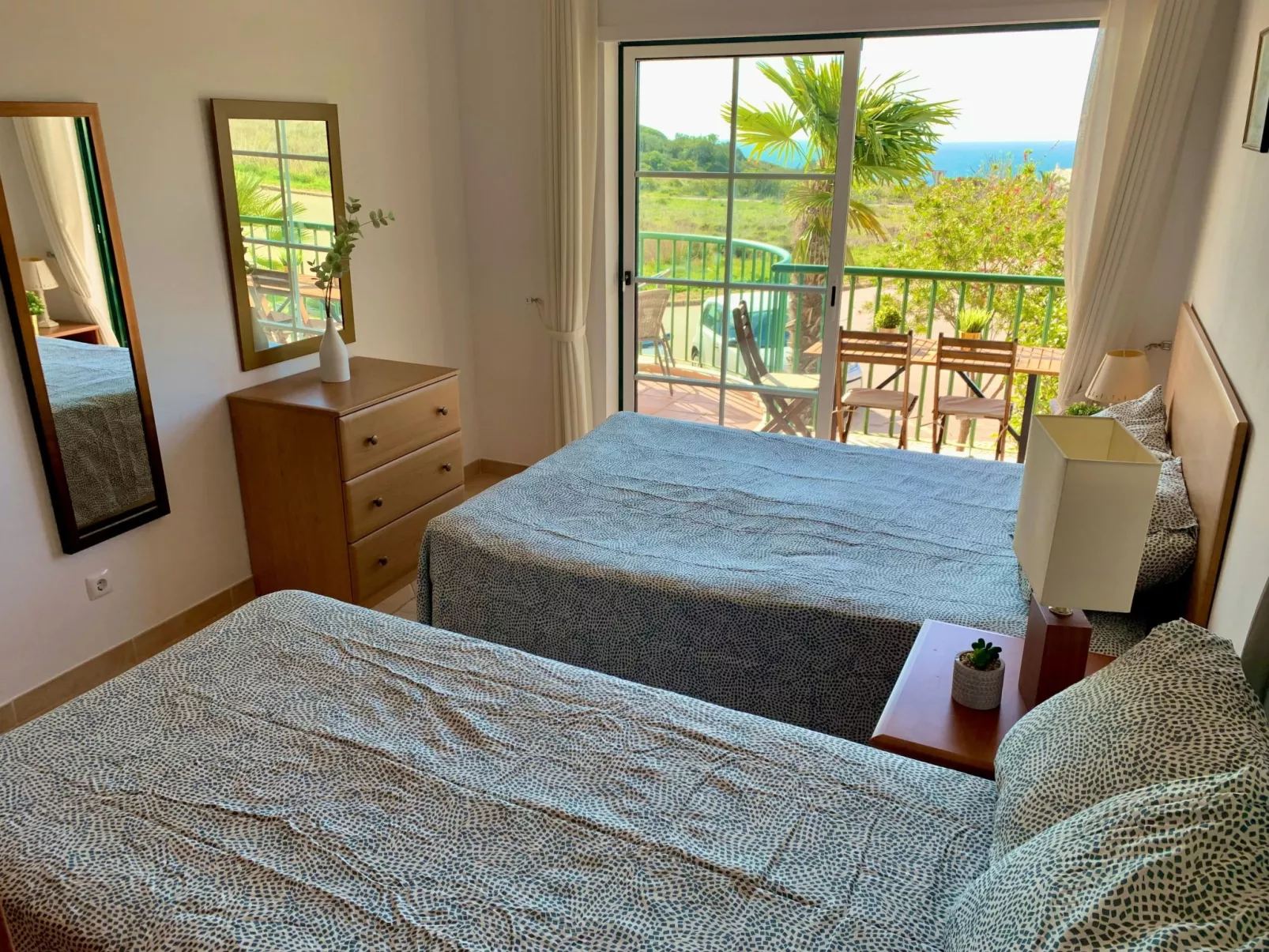 Wohnung mit Meerblick , mitten im Zentrum von Luz-Drinnen