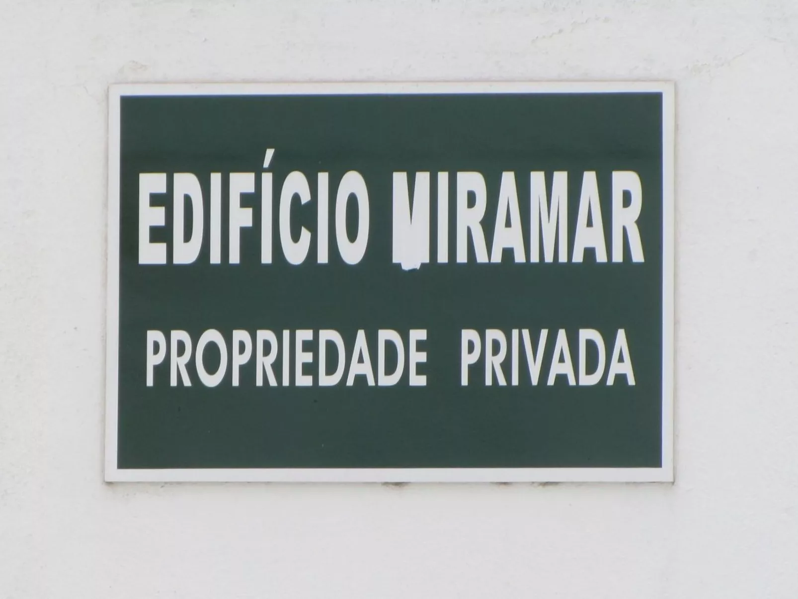 "Peixes" mit Blick auf das Wasser-Draußen