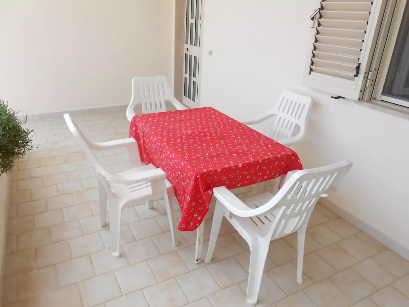 Helles, einladendes Ferienapartment mit Sonnenterrasse in Strandnähe-Dedans