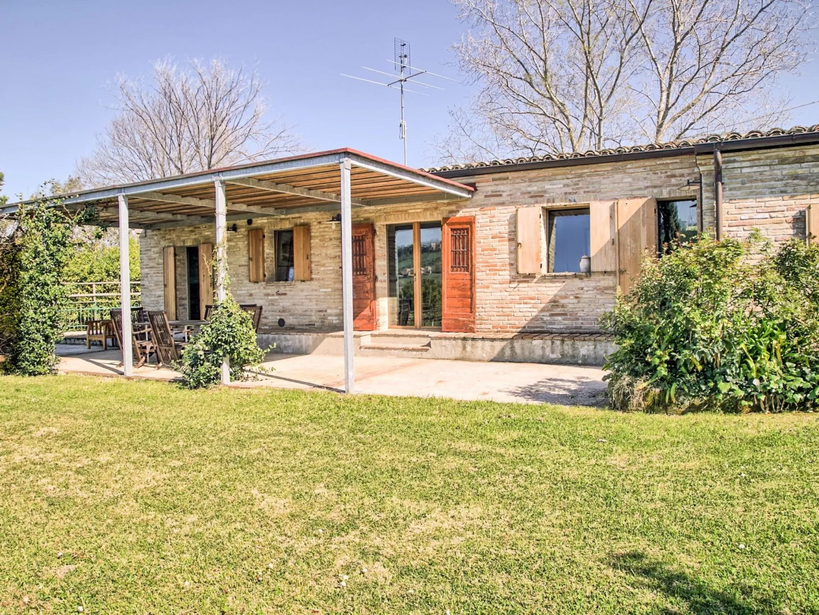 Haus in Ostra mit privatem Pool-Outside